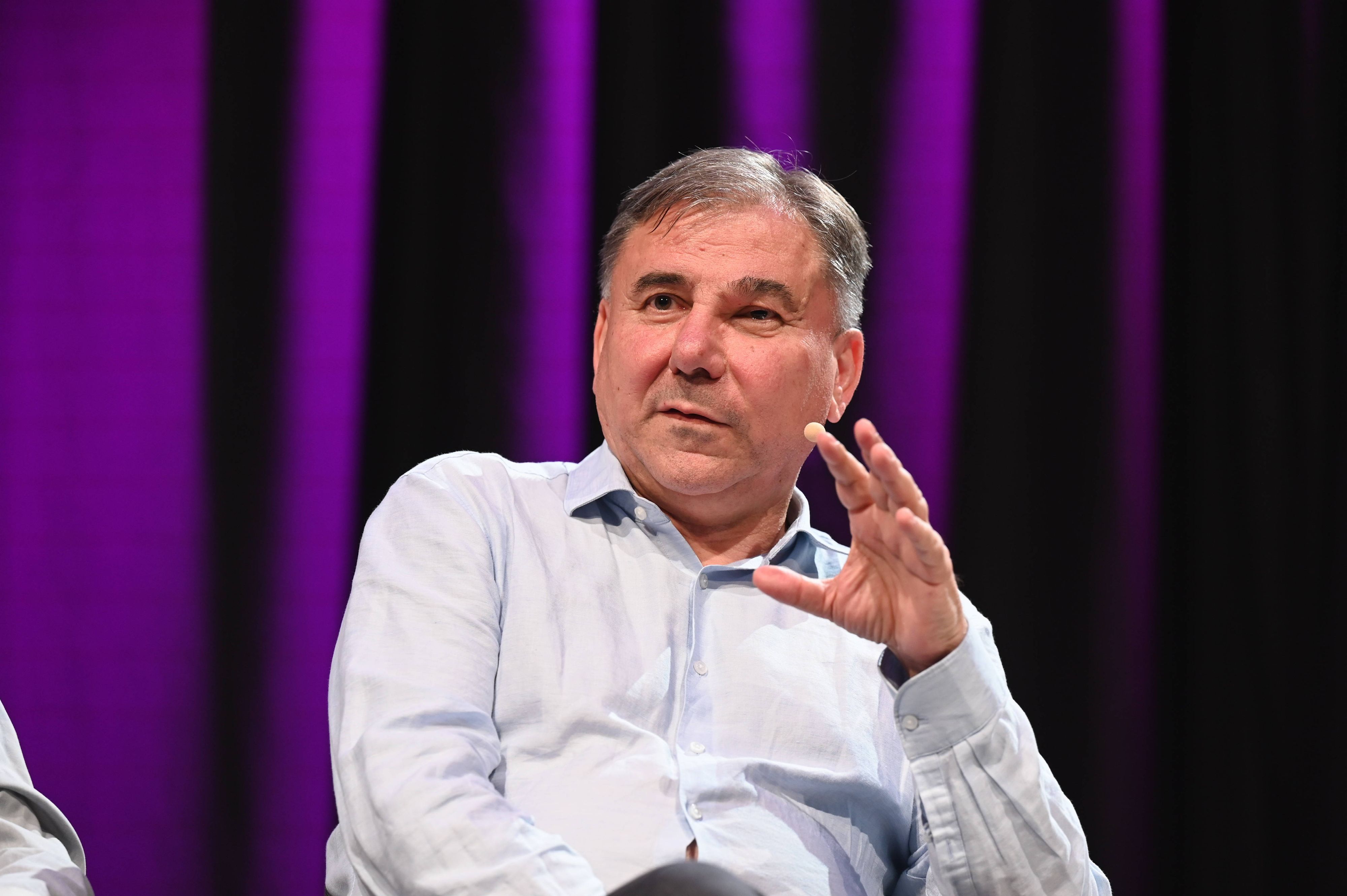 der bulgarische Politologe und Politikberater Ivan Krastev, ist Permanent Fellow am Institut für die Wissenschaften vom Menschen IWM in Wien, spricht auf der Bühne der Phil.Cologne, ein internationales Fest für Philosophie *** Bulgarian political scientist and political consultant Ivan Krastev, Permanent Fellow at the Institute for Human Sciences IWM in Vienna, will speak on stage at Phil Cologne, an international festival of philosophy