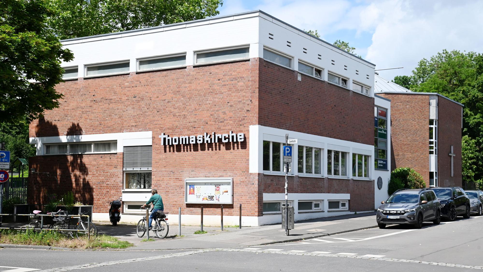 Das Gebäude der Thomaskirche am Neusser Wall.