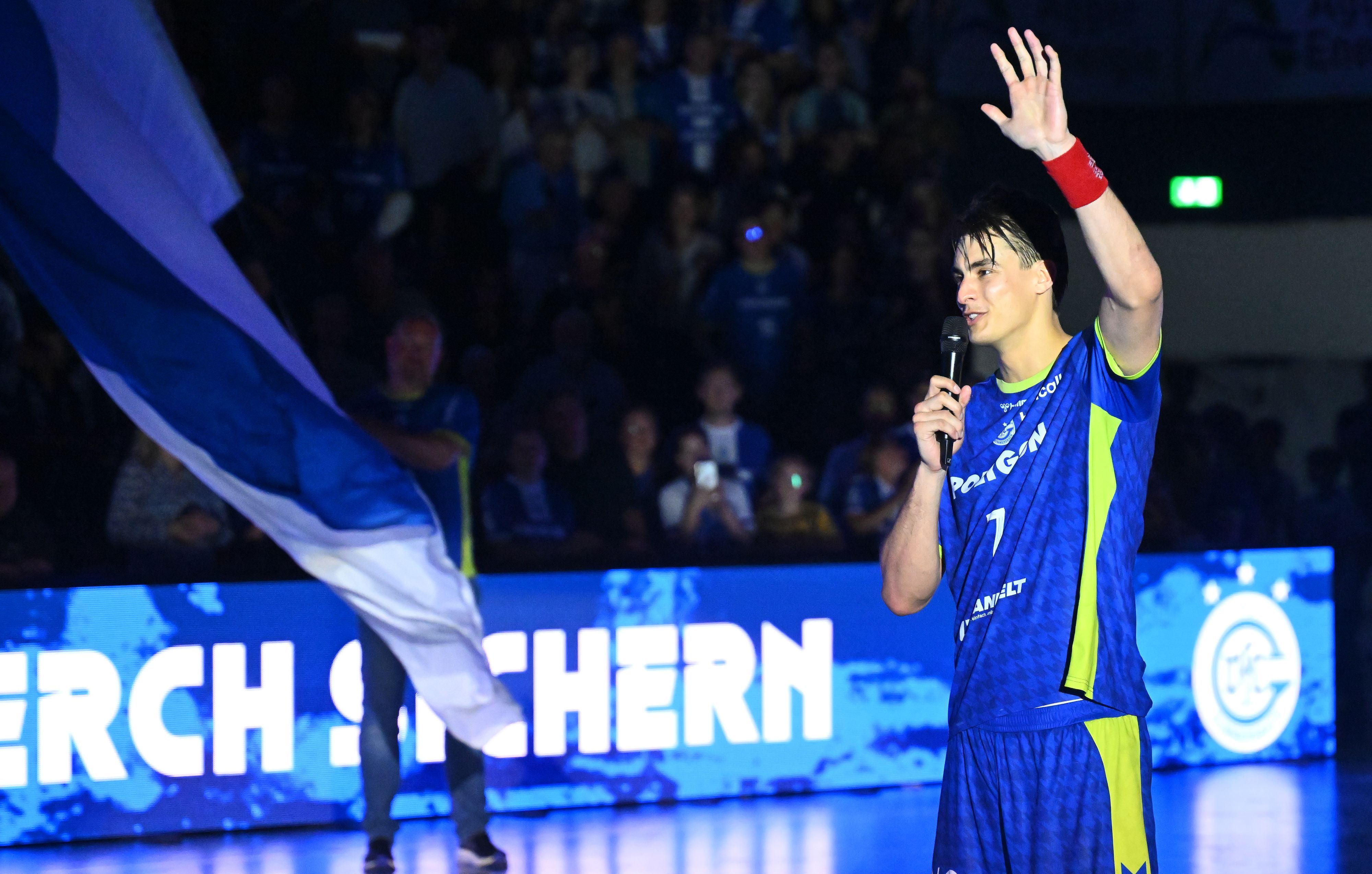 Köster verabschiedet sich von den Fans in der Schwalbe Arena