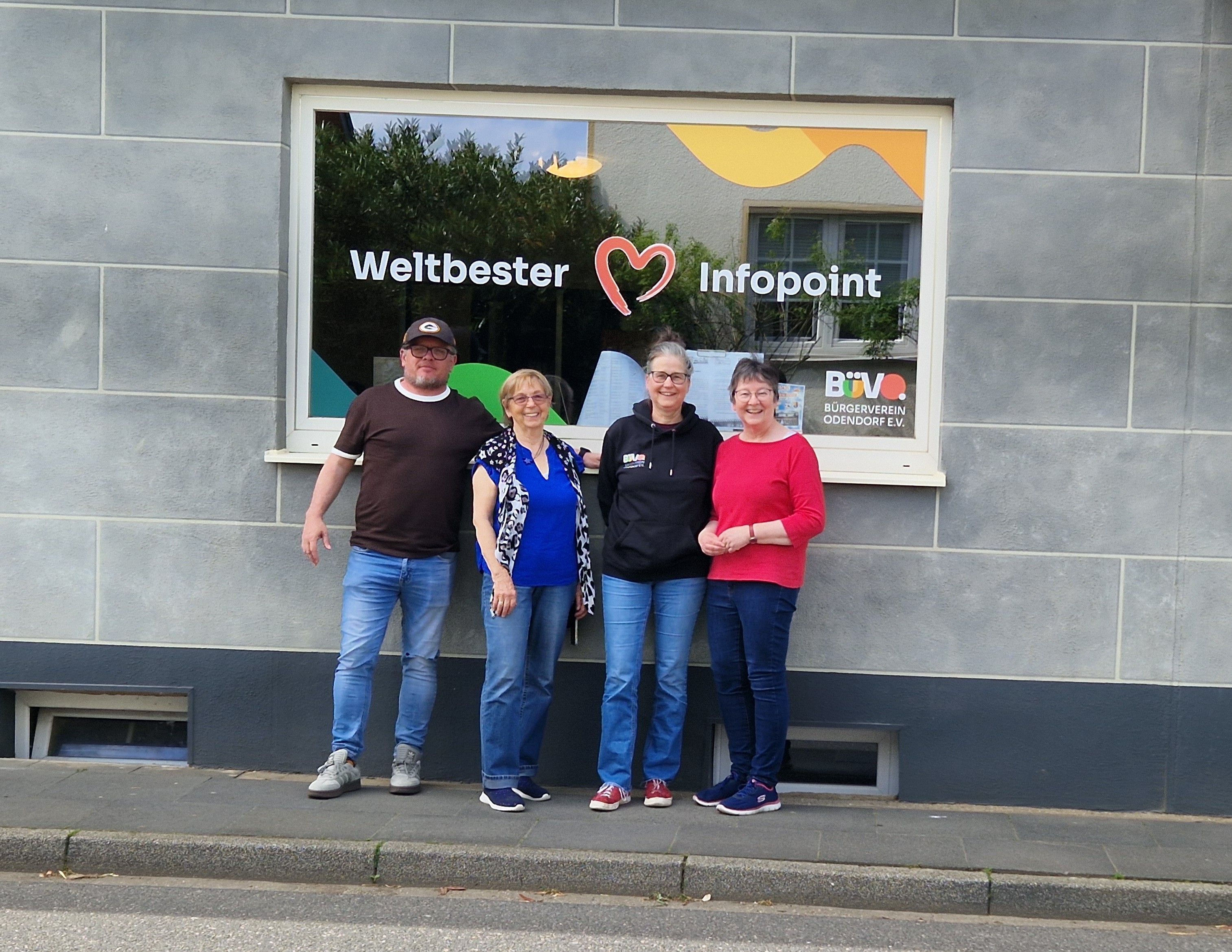die AWO Swisttal unterstützt den Infopoint in Odendorf 

Foto v.l.n.r.: Kai Imsande, Maria Gleißner, Dr. Arletta Kösling, Gisela Hein