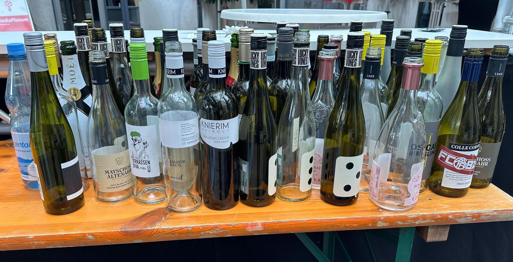 Am nächsten Morgen: Im S-Caré wurde so manche Flasche Wein in fröhlicher Runde geleert.