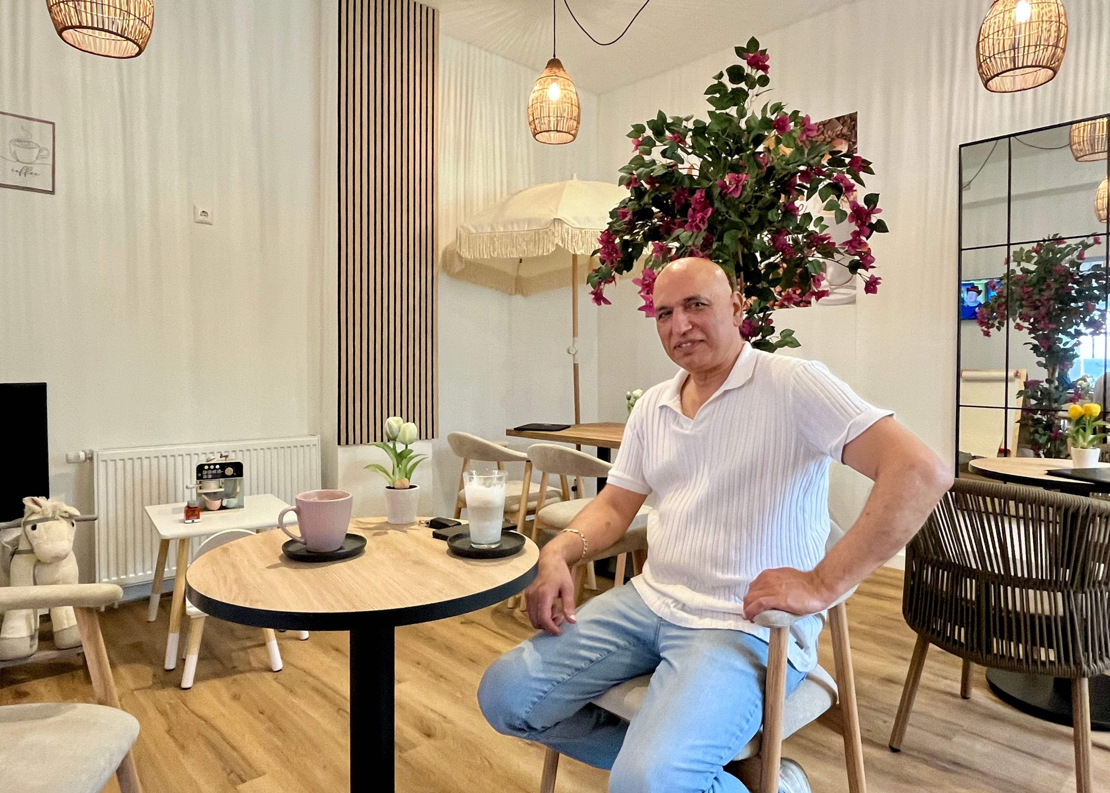 Nadeem Abbas freut sich darauf, Gäste in seinem neuen Bistro/Eiscafé Milano zu verwöhnen.