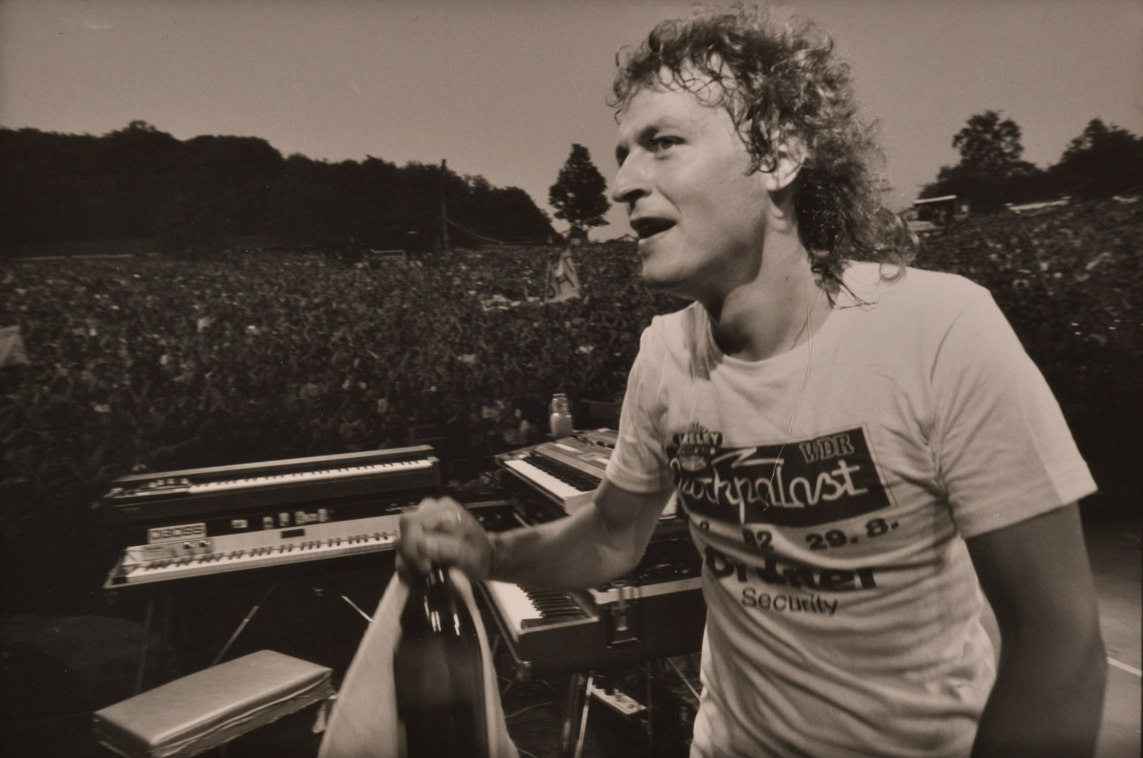 Wolfgang Niedecken 1982 beim legendären Auftritt auf der Loreley