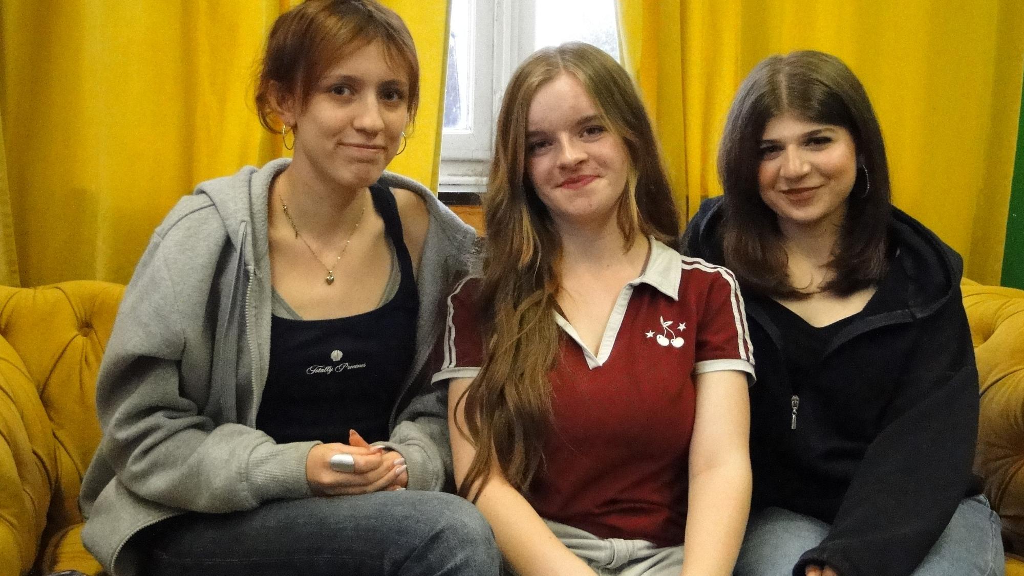 Jugendliche Teilnehmerinnen der Jugendfilmakademie der OT „Die Villa“: Hannah, Lydia, Serine.