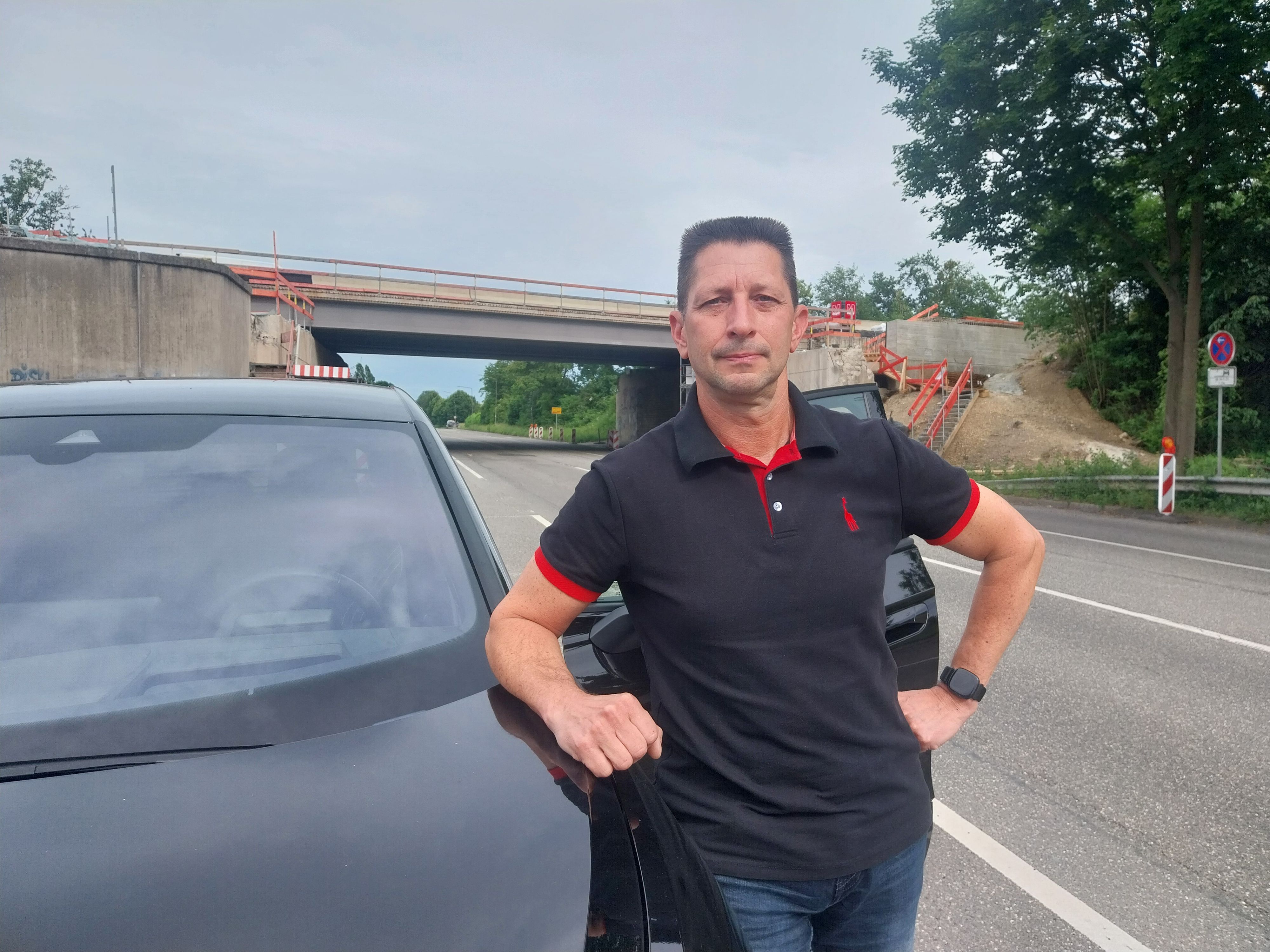 Stefan Ott (53) aus Buisdorf fährt täglich mit dem Auto nach Hürth – und kommt nur erschwert nach Hause.