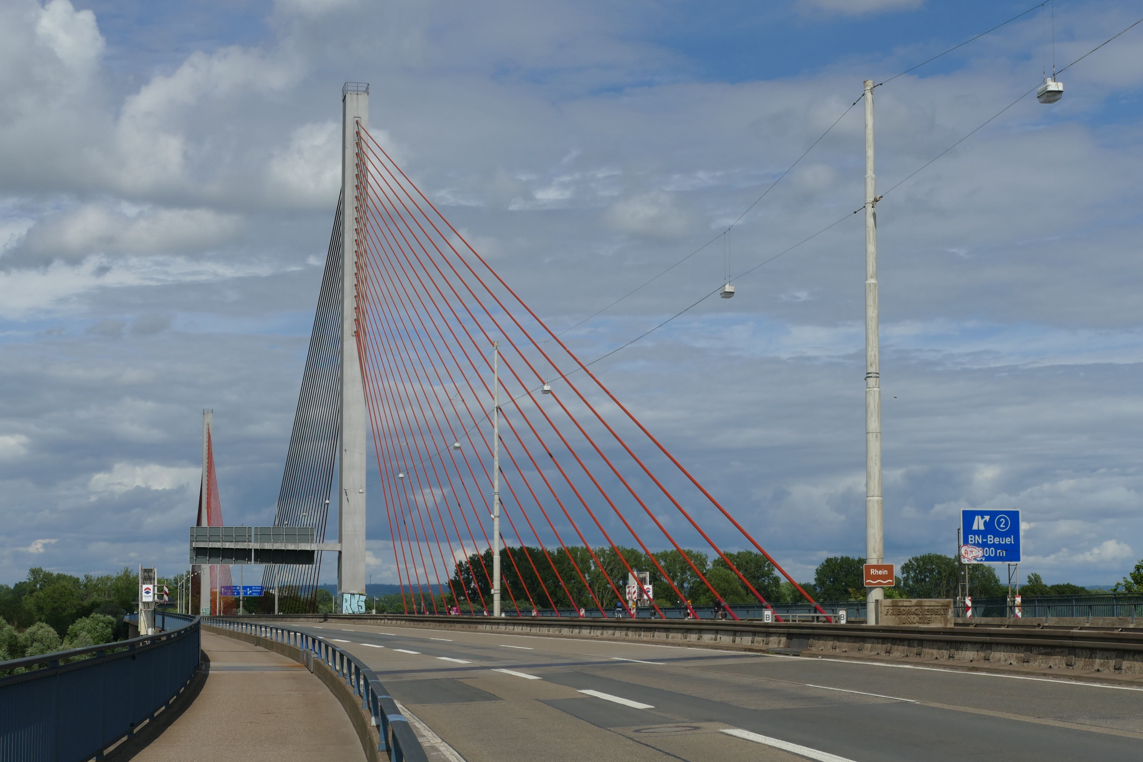 Auch für Radfahrer ist die Brücke gesperrt worden.