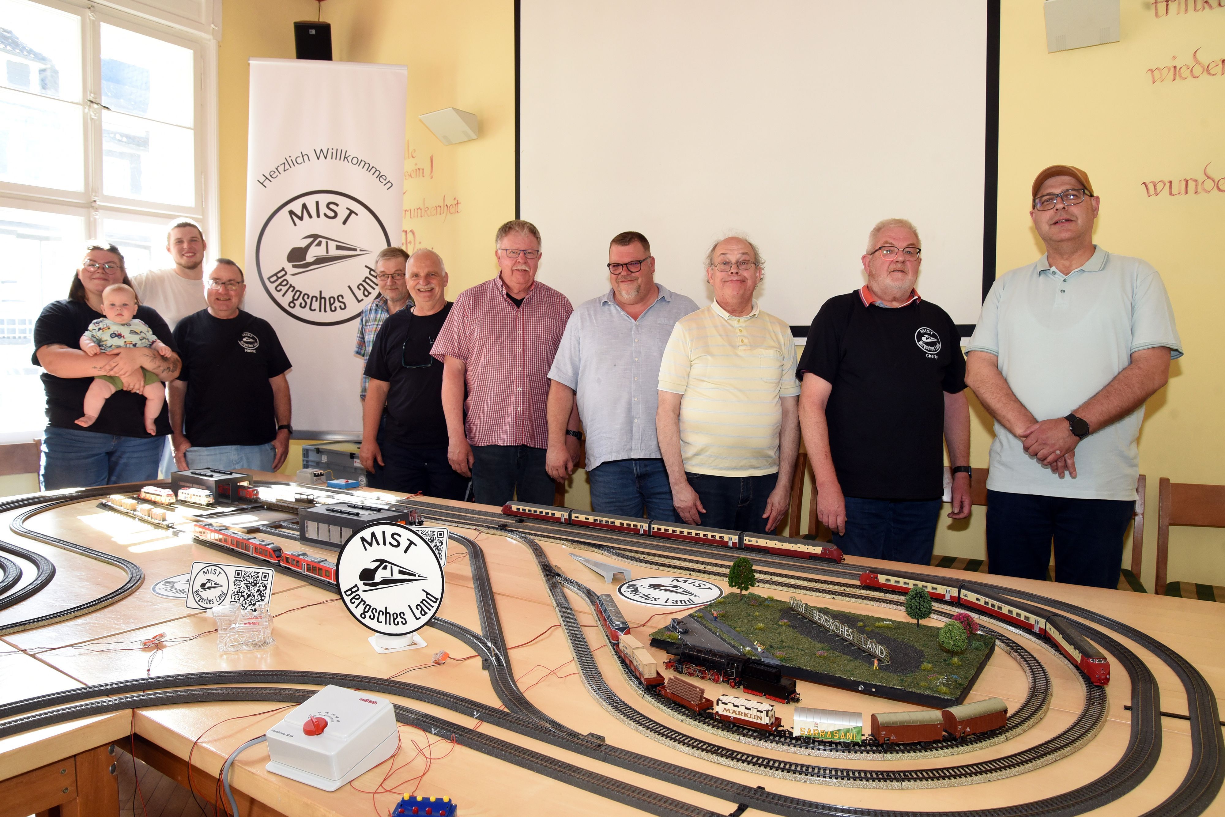 Die Märklin-Eisenbahnfreunde im Brauhaus.