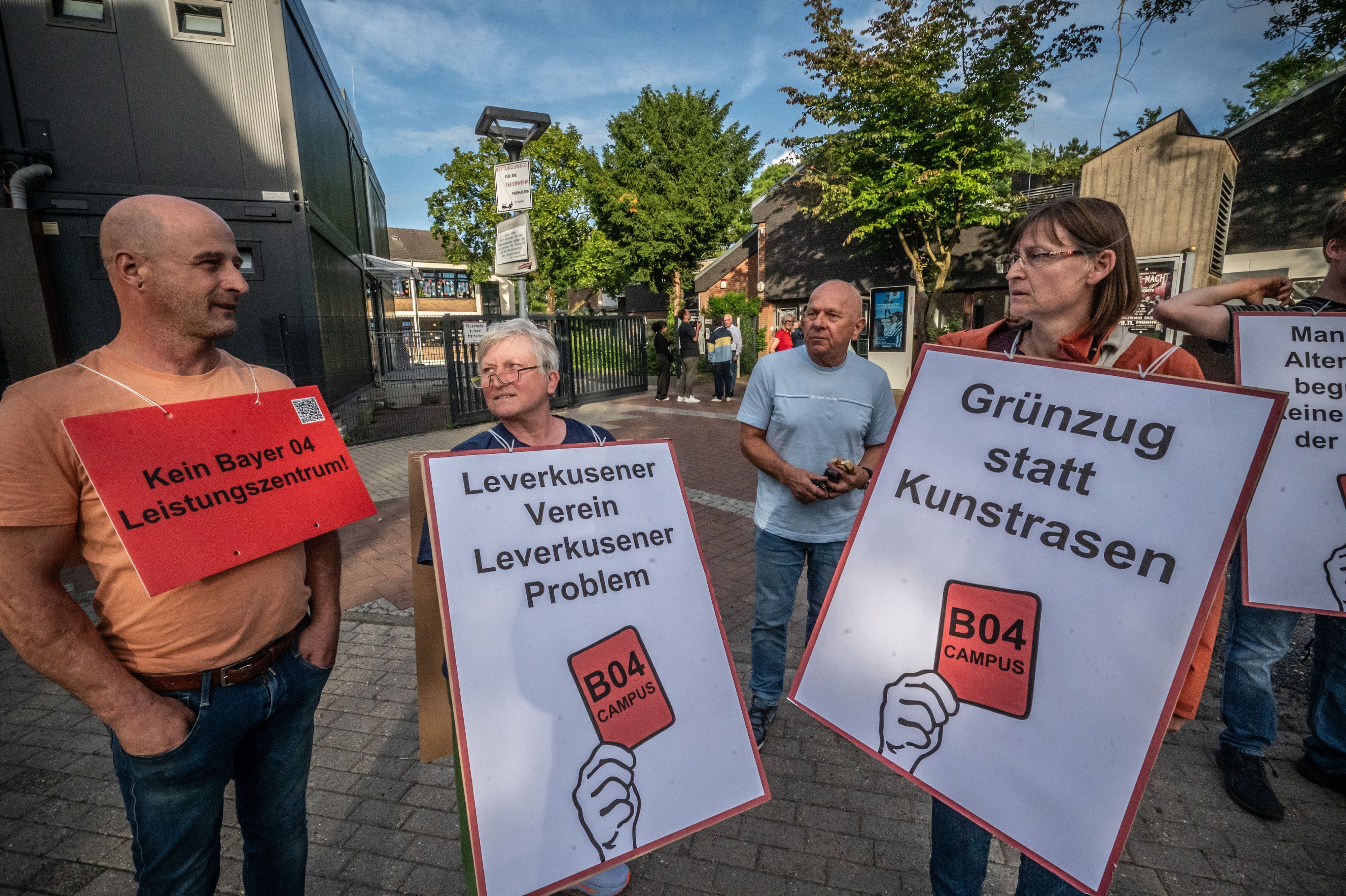 Bürgerinformation von Bayer 04 zum Campus im Bürgerhaus Monheim Baumberg.  Bild: Ralf Krieger