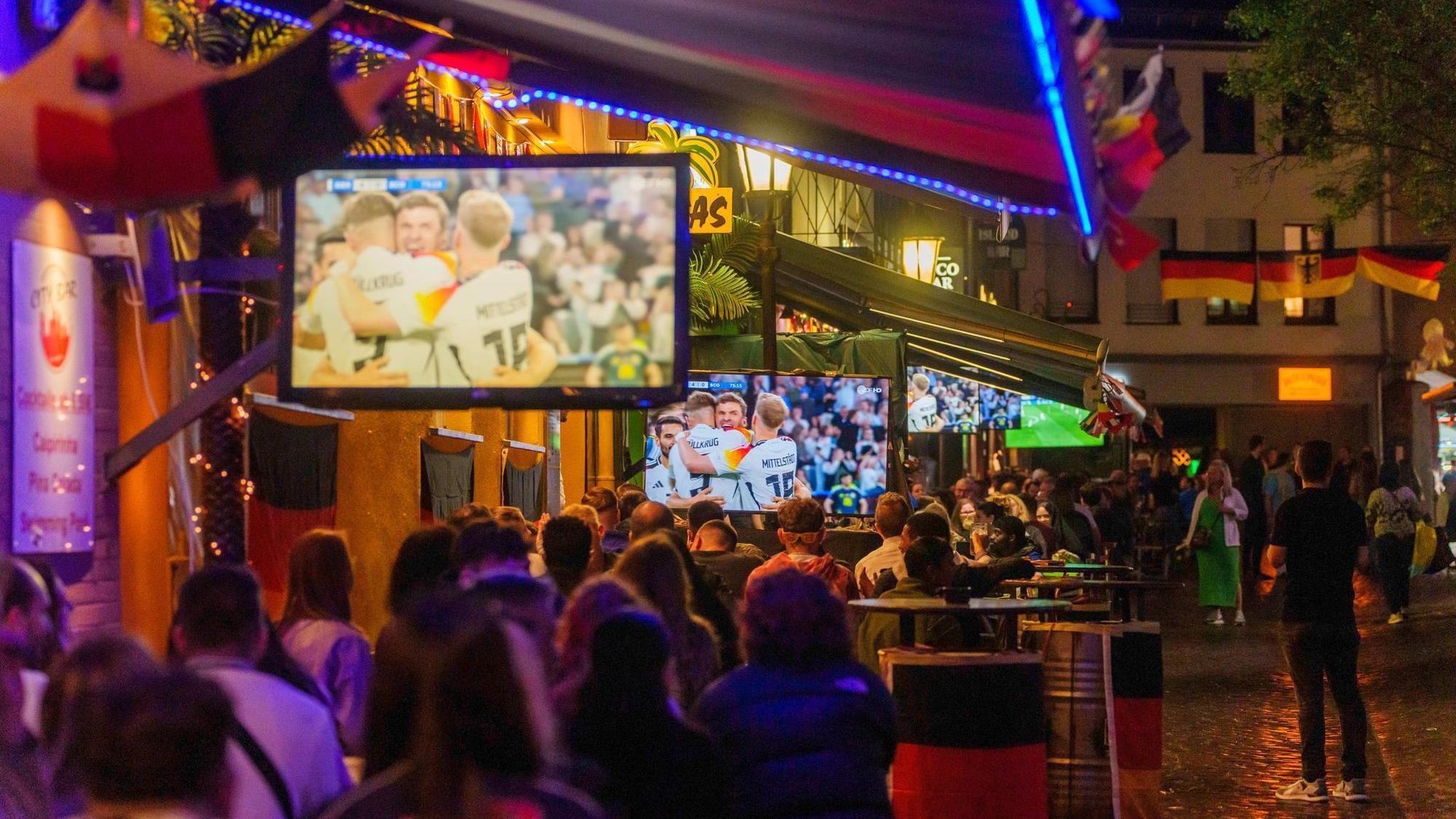 Public Viewing
