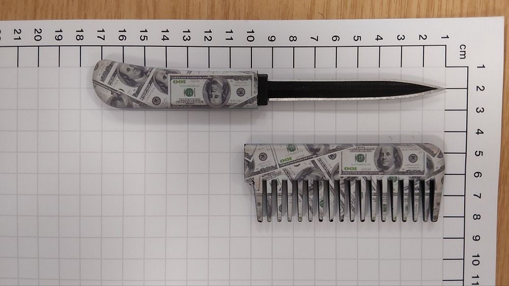 Als Kamm getarntes Messer am Flughafen Köln/Bonn entdeckt.