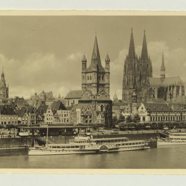 Die „Schiller“, erbaut 1905, vor dem Kölner Rheinufer