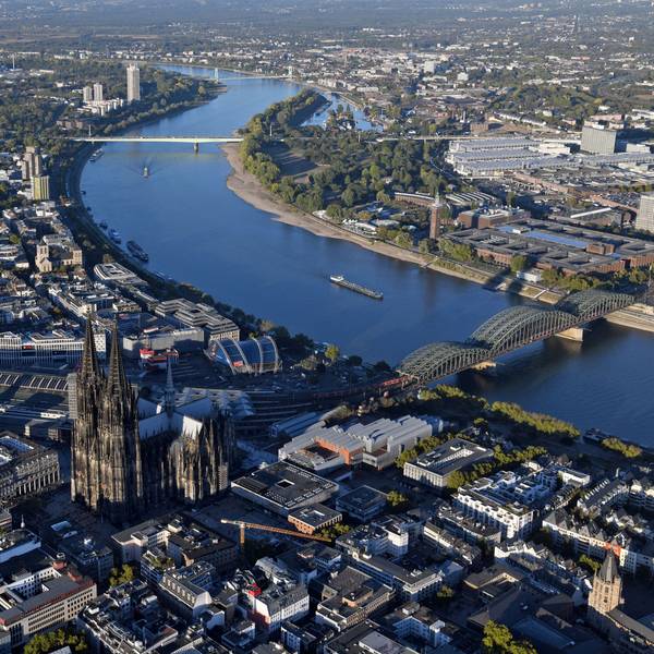 Eine Luftaufnahme von Köln. (Archivbild)