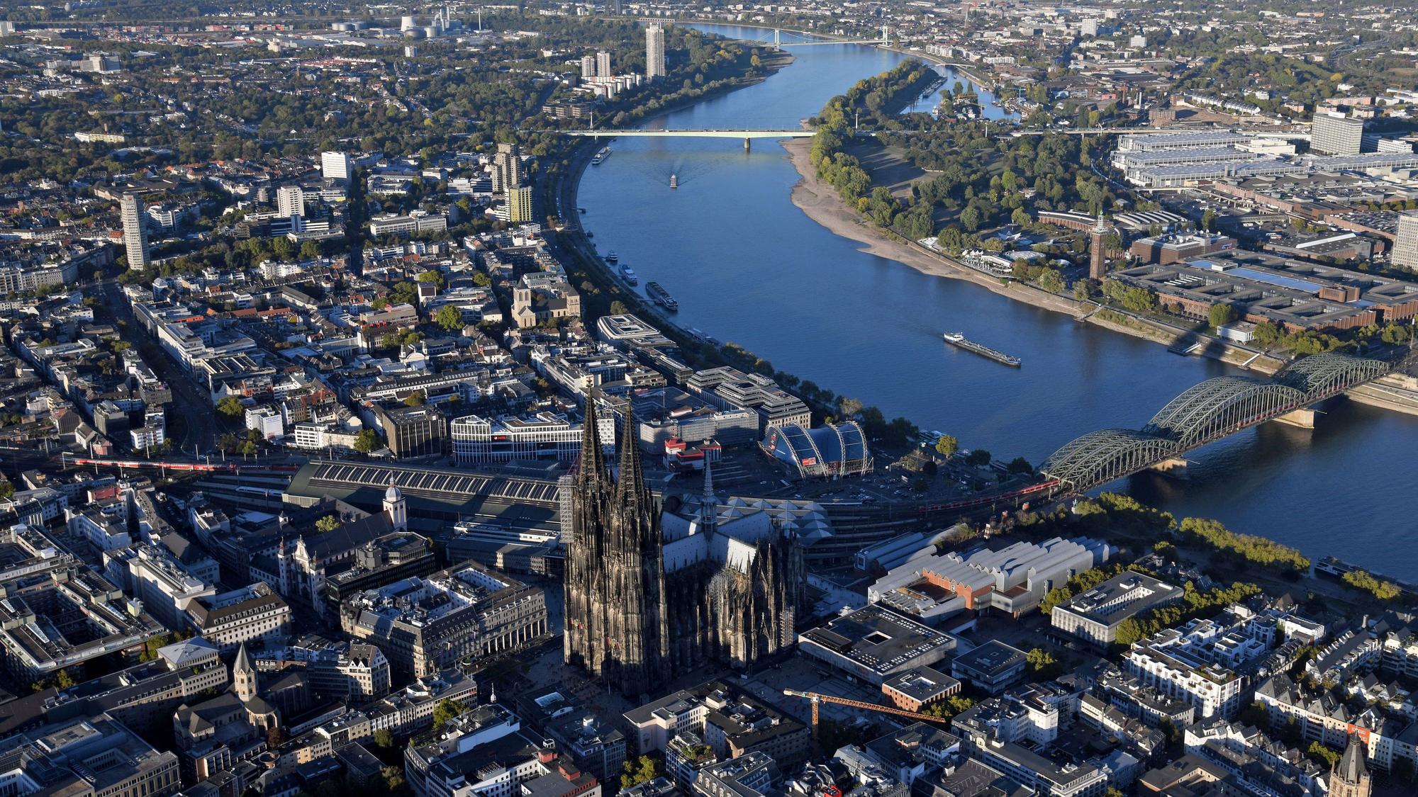 Eine Luftaufnahme von Köln. (Archivbild)