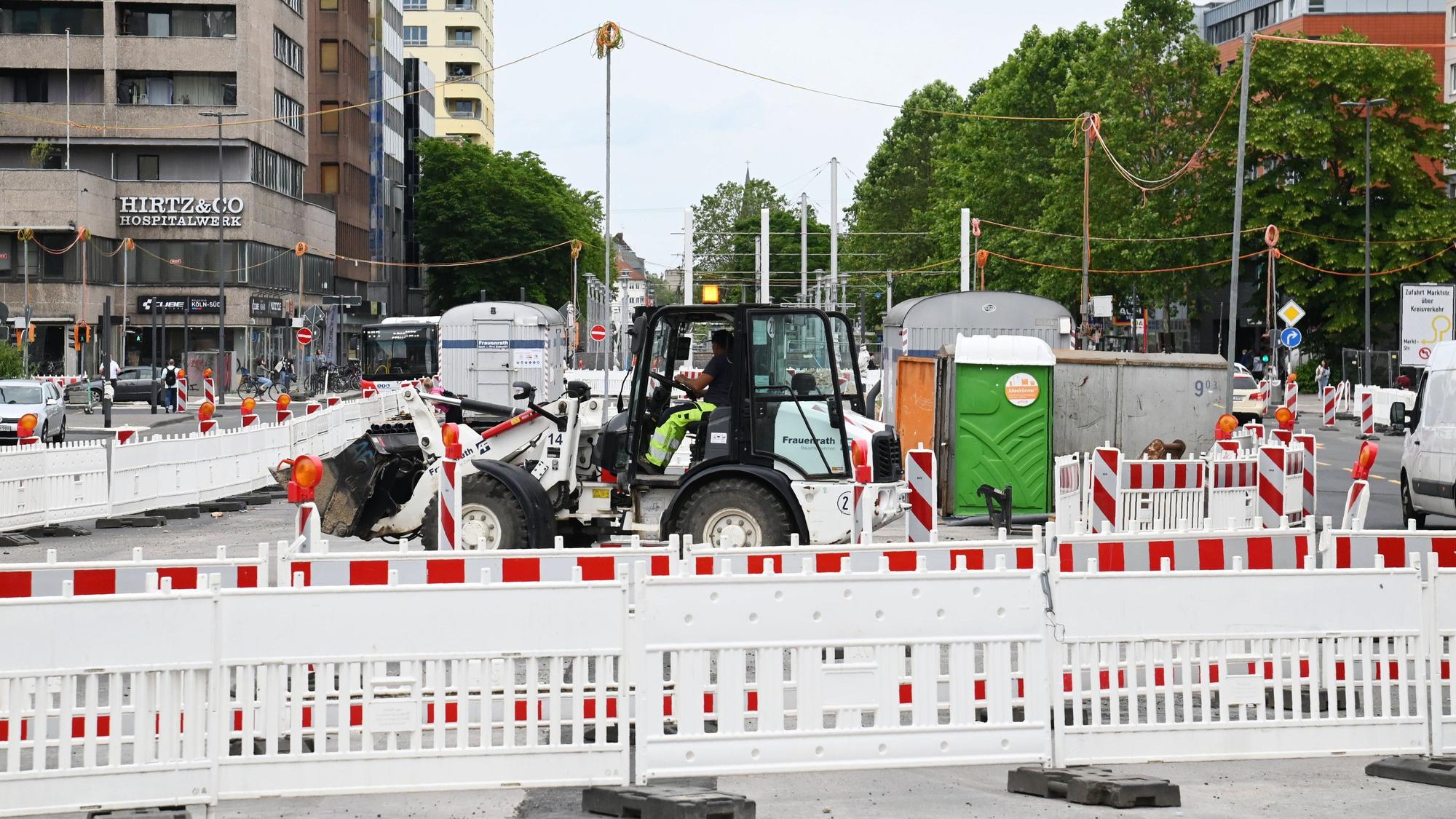 Die Stadt Köln hat das Baufeld auf der Bonner Straße aufwendig nach Weltkriegsbomben absuchen lassen.