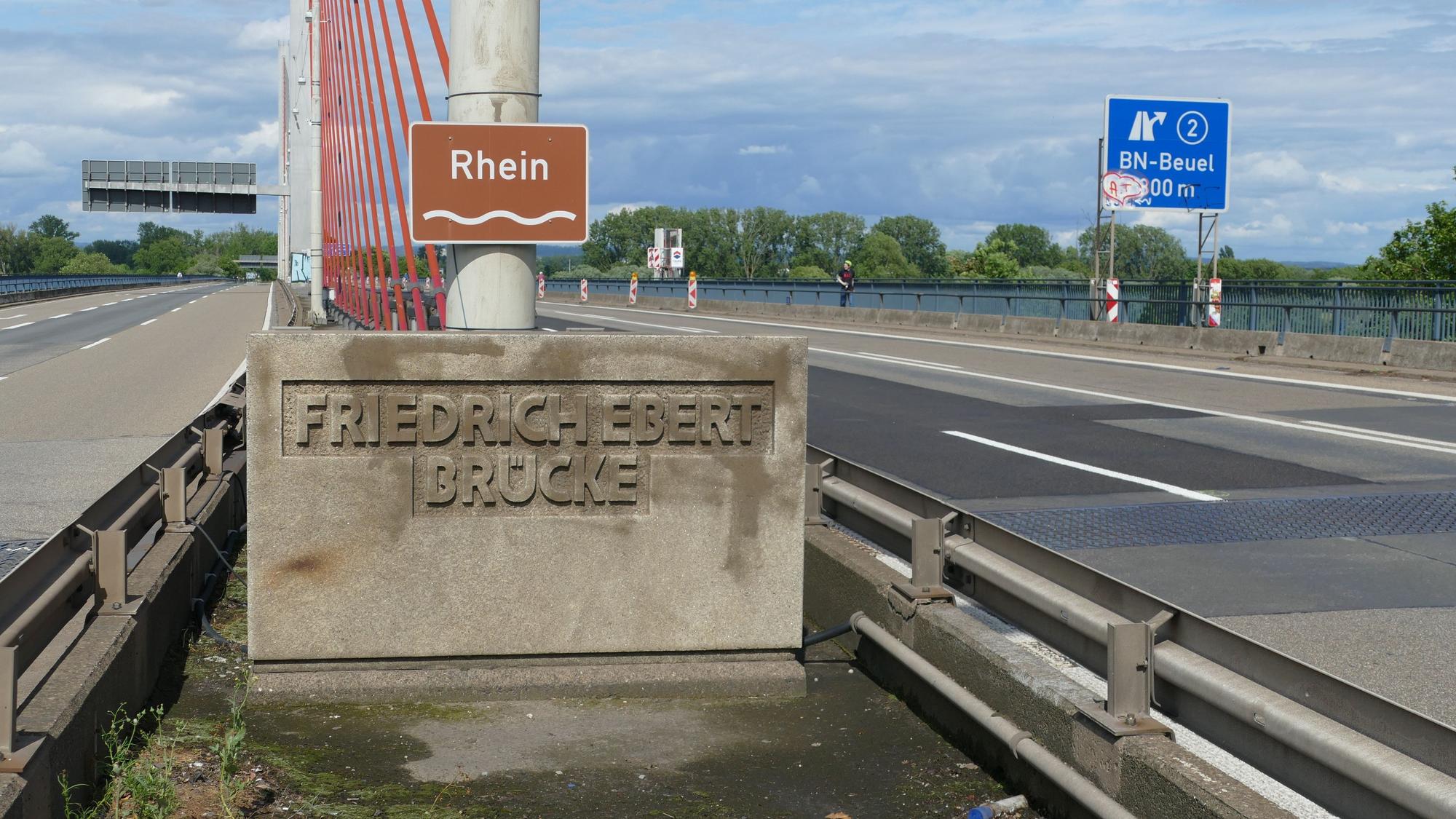 Die Bonner Brücke ist gesperrt.