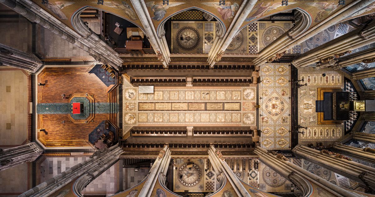 Fotograf-H-G-Esch-So-sieht-sonst-nur-Gott-den-K-lner-Dom