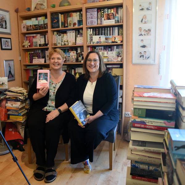 Die You Tube Bloggerinnen zum Thema Buch in ihrem Zuhause und Studio in Marienheide.