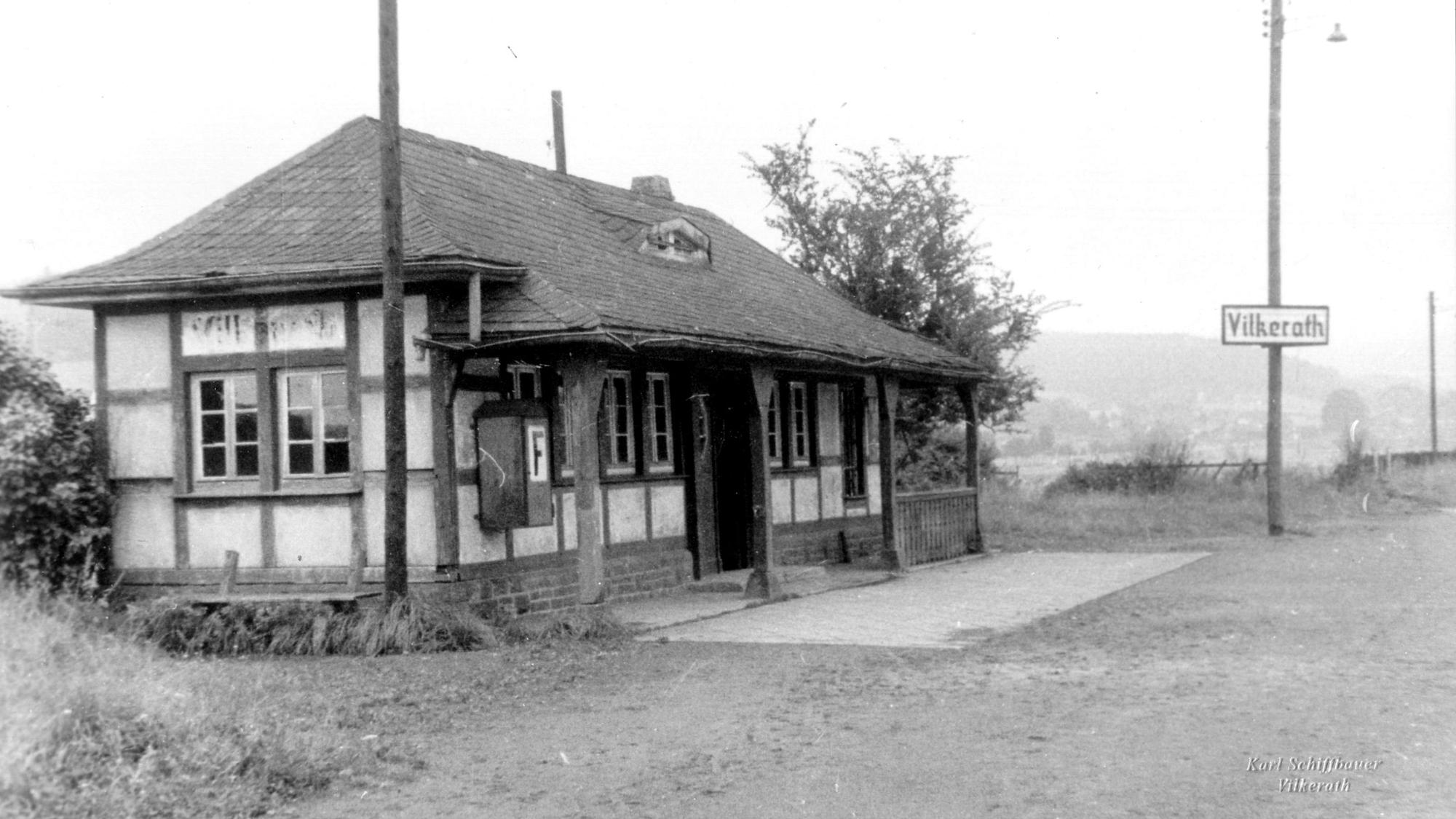 Schon ziemlich vergammelt wirkt der Haltepunkt Vilkerath (Sammlung Karl Schiffbauer)