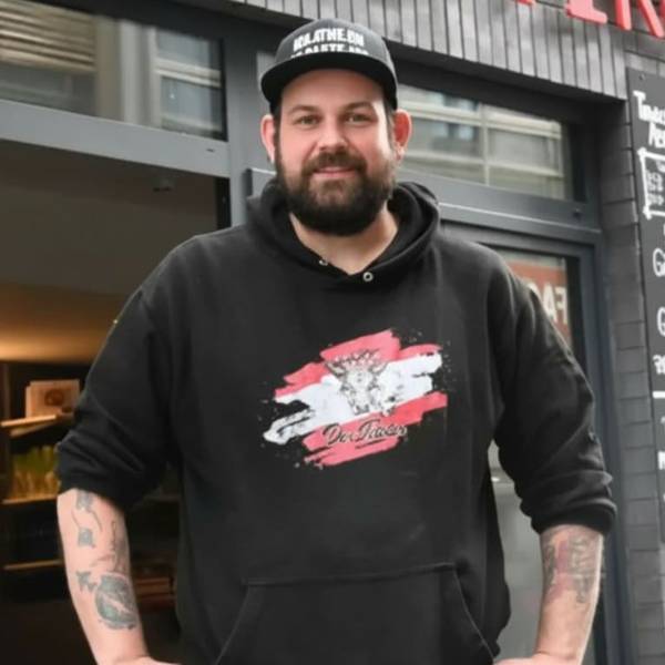 Betreiber Marcel Montaperti: „Der Tiroler“ in der Innenstadt soll verkauft werden, das „Tiroler Stübchen“ in Ehrenfeld bleibt bestehen.