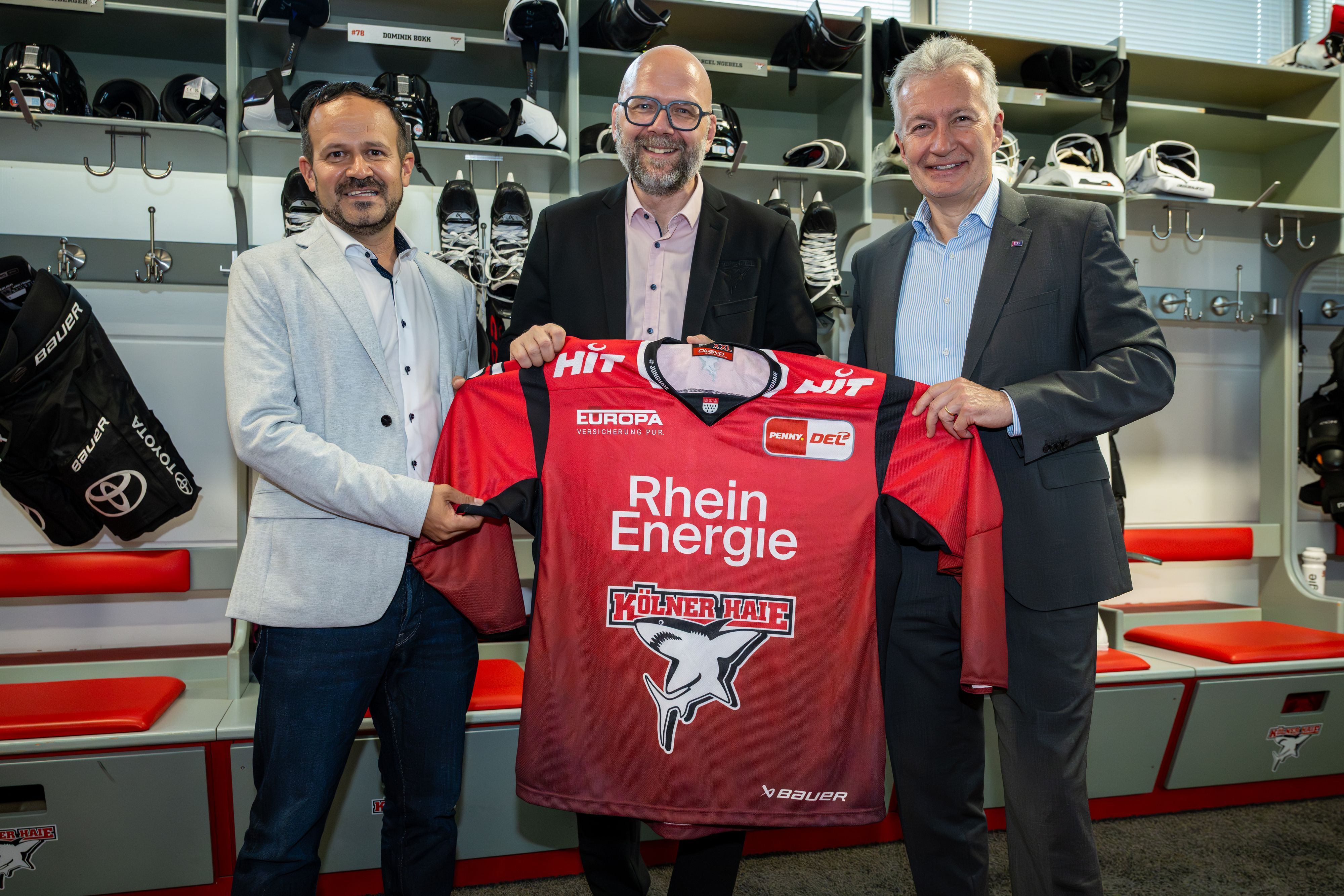 Das neue Trikot der Kölner Haie mit neuem Hauptsponsor EUROPA darauf.