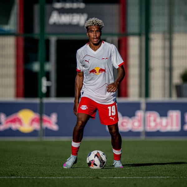 Leipzigs Lionel Voufack. Fussball Junioren Bundesliga Saison 2025/26 Gruppe B, 2. Spieltag: RB Leipzig U19 - Viktoria Berlin U19 7:1. 20. August 2025: Leipzig, Red Bull Akademie. RB Leipzig U19 - Viktoria Berlin U19 7:1 *** Leipzigs Lionel Voufack Football Junior Bundesliga Season 2025 26 Group B, Matchday 2 RB Leipzig U19 Viktoria Berlin U19 7 1 20 August 2025 Leipzig, Red Bull Academy RB Leipzig U19 Viktoria Berlin U19 7 1