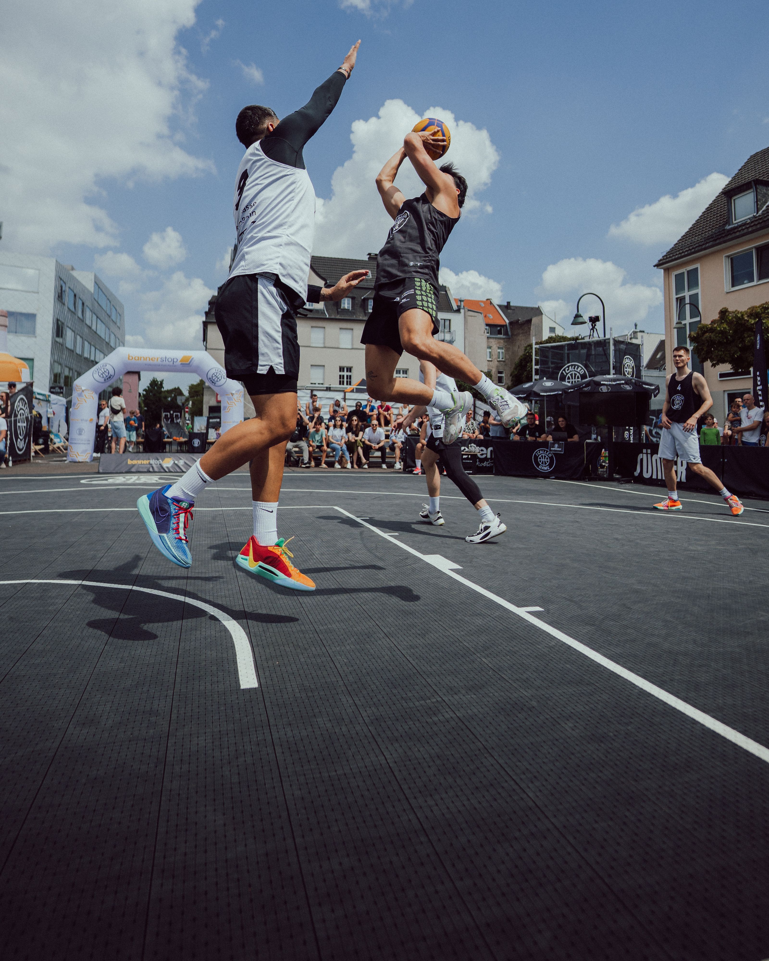Das 3x3-Basketball-Turnier „I called game“ kehrt vom Neptunplatz (im Bild) in den Kölner Mediapark zurück.