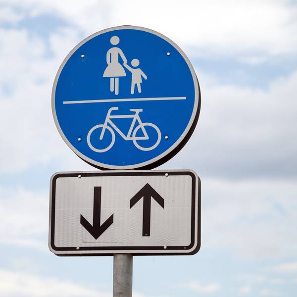 Das Bild zeigt ein Fuß- und Radverkehrsschild.