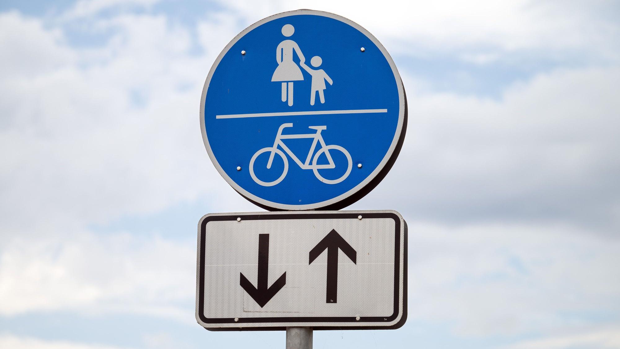 Das Bild zeigt ein Fuß- und Radverkehrsschild.