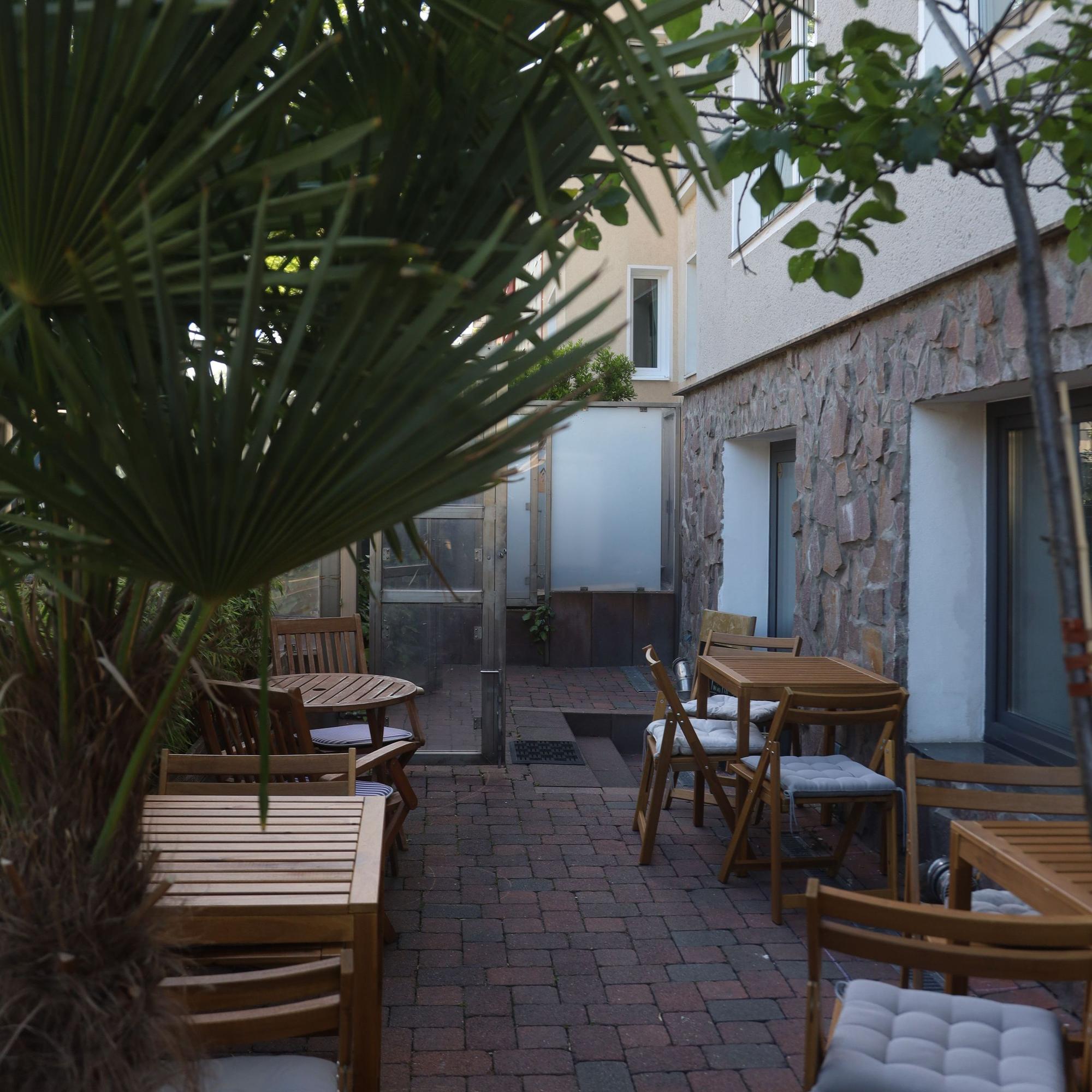 Die Terrasse des Twin Twin an der Riehler Straße.
