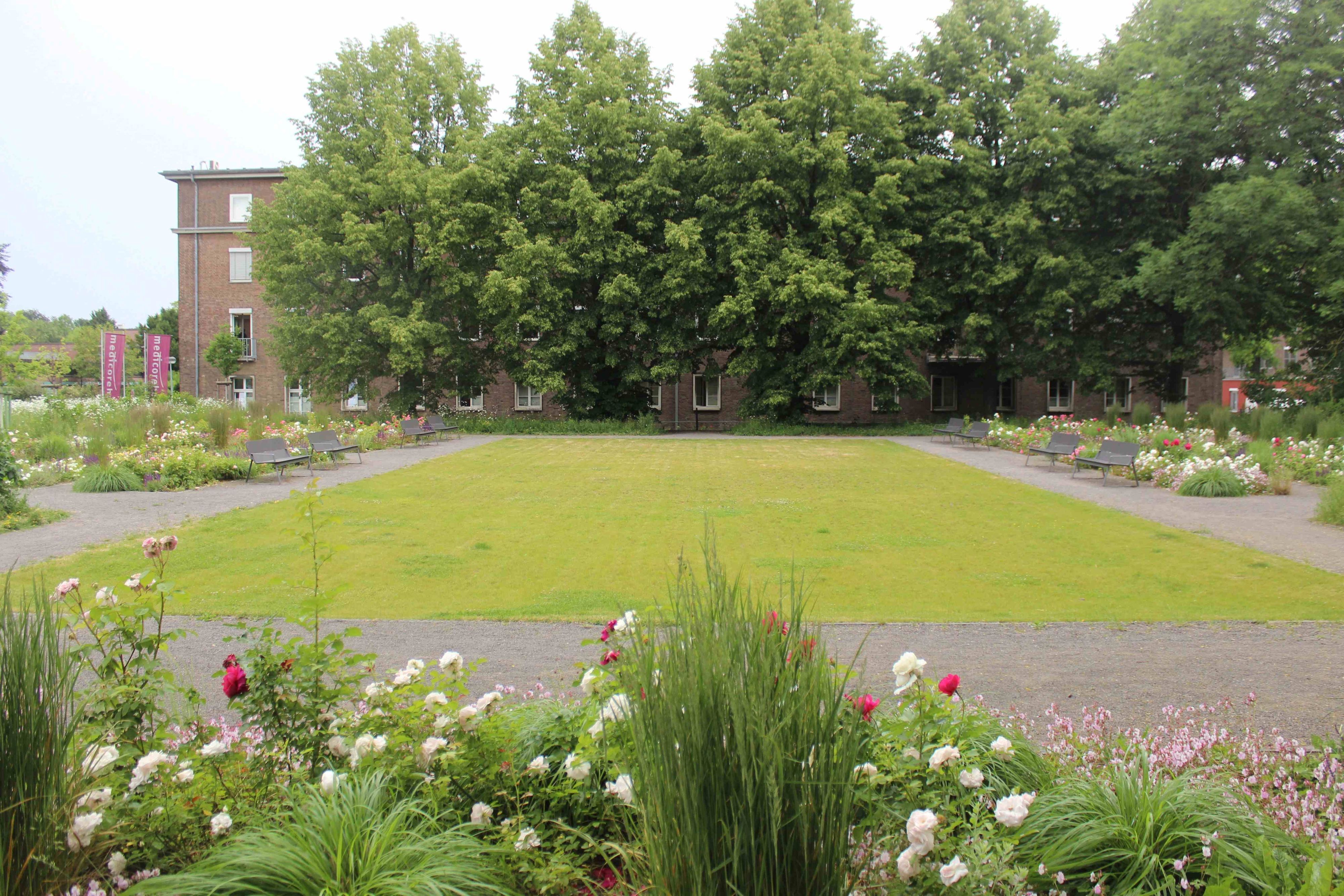 Rosengarten des St. Elisabeth-Krankenhauses Hohenlind