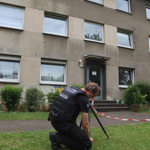 Unbekannte Täter und Täterinnen haben in der Nacht zu Montag Schüsse auf ein Mehrfamilienhaus in Bilderstöckchen abgegeben.