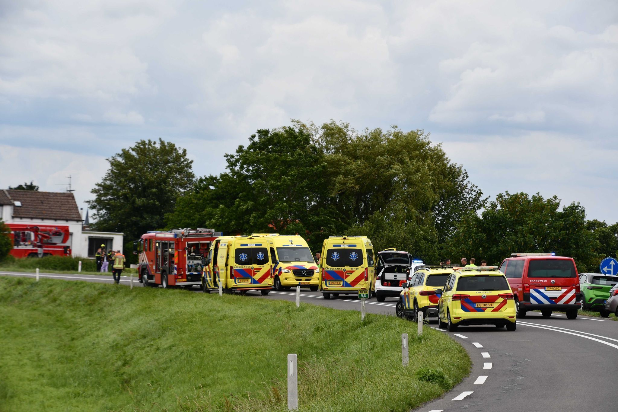 Auto schleudert in eine Schülergruppe in Vogelwaarde