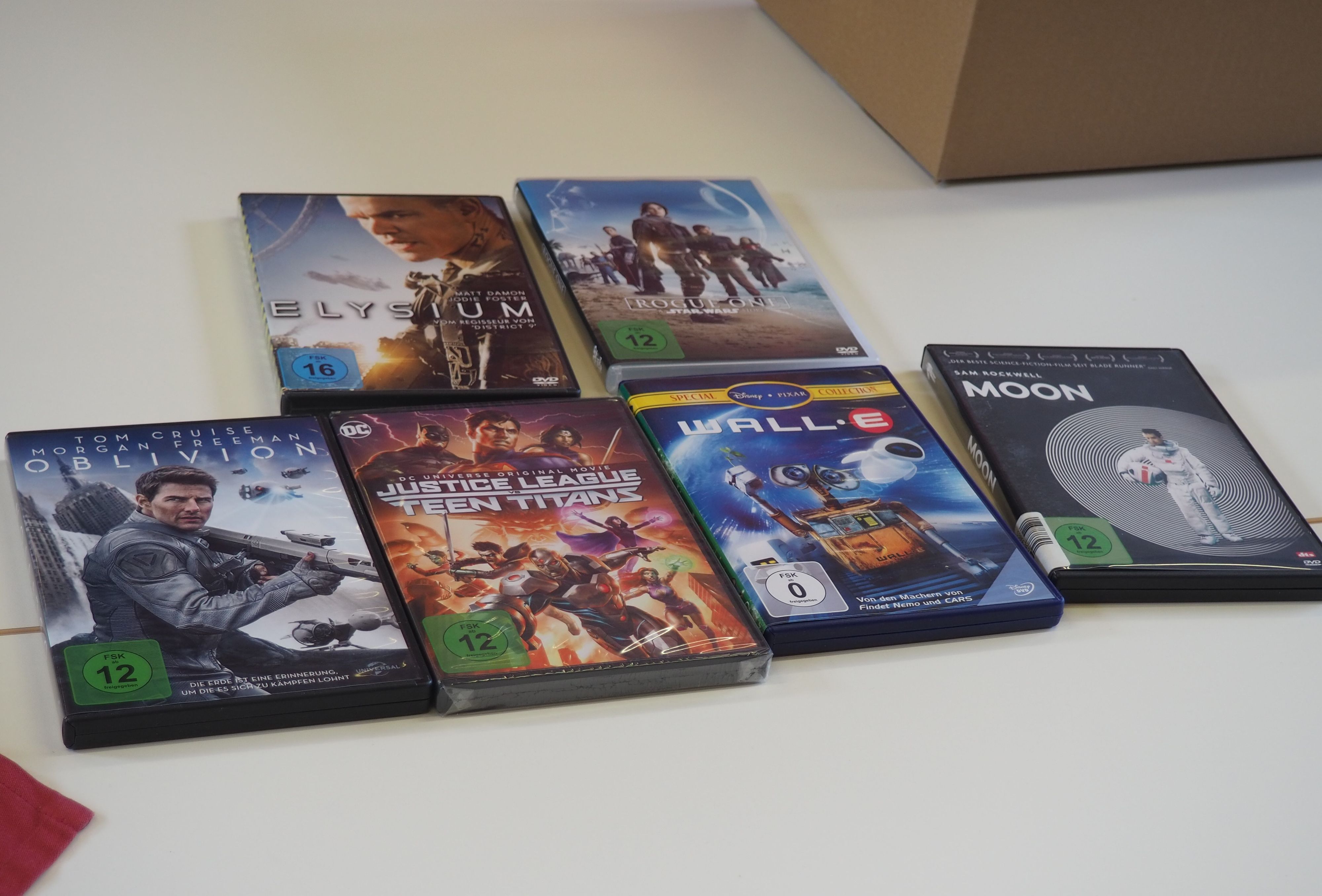 Das Bild zeigt eine Reihe von DVD-Hüllen.