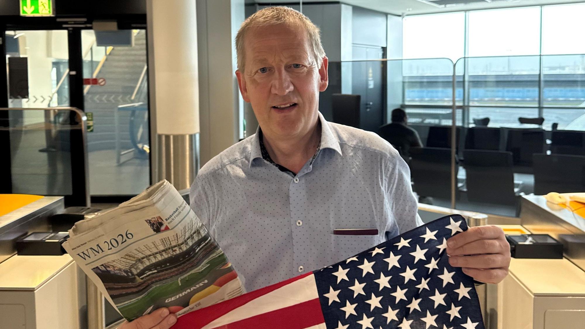 Olaf Pohl auf dem Weg in die USA zur Fußball-WM.