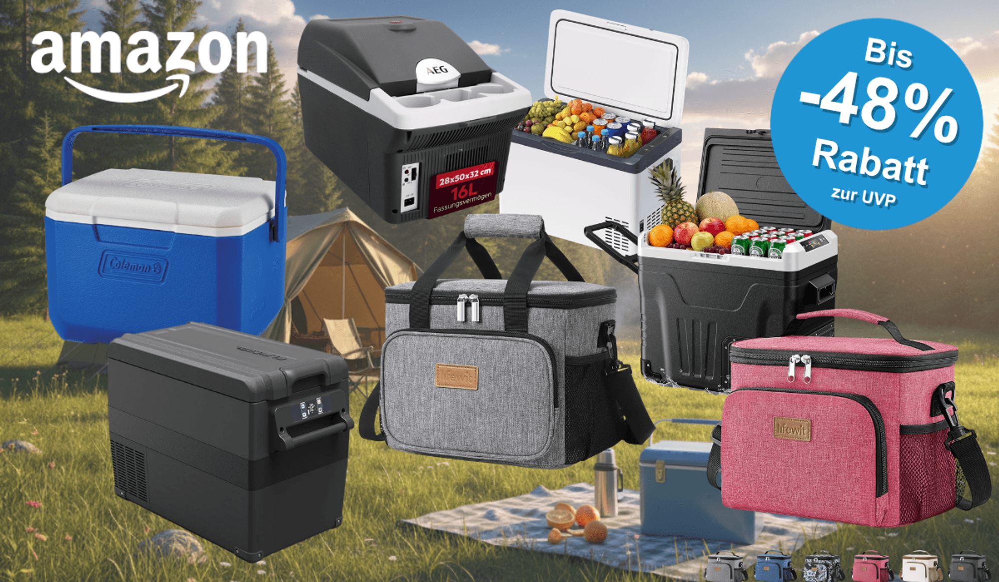 Camping-Kühlboxen und Kühltaschen im Amazon Sale – darunter eine blaue Coleman-Kühlbox, eine schwarze Kompressor-Kühlbox, eine thermoelektrische AEG-Kühlbox sowie graue und rosafarbene Kühltaschen von Lifewit – vor sommerlicher Outdoor-Kulisse mit Zelt und Wiese.