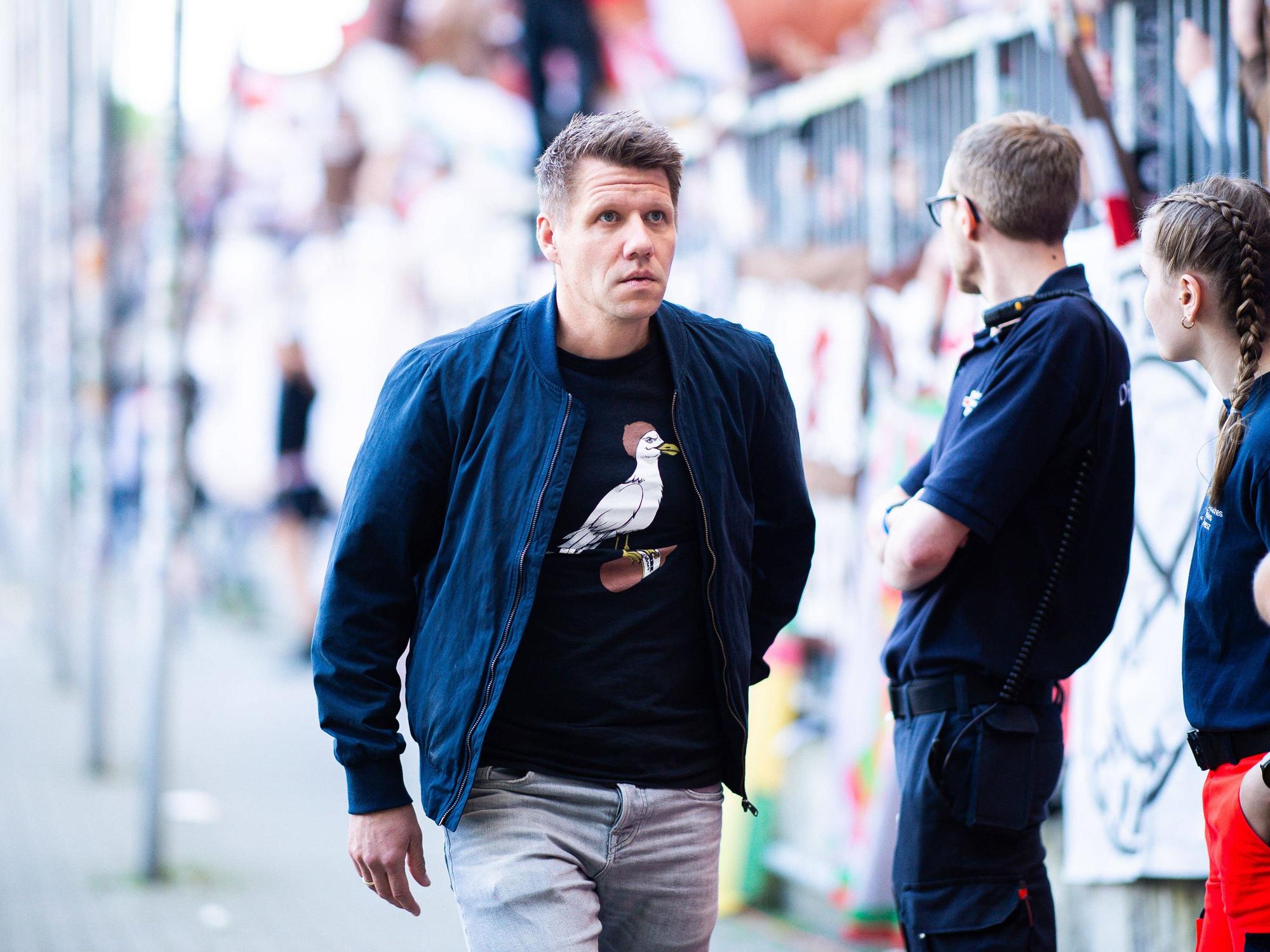 Patrick Ittrich in Zivil im Stadion.