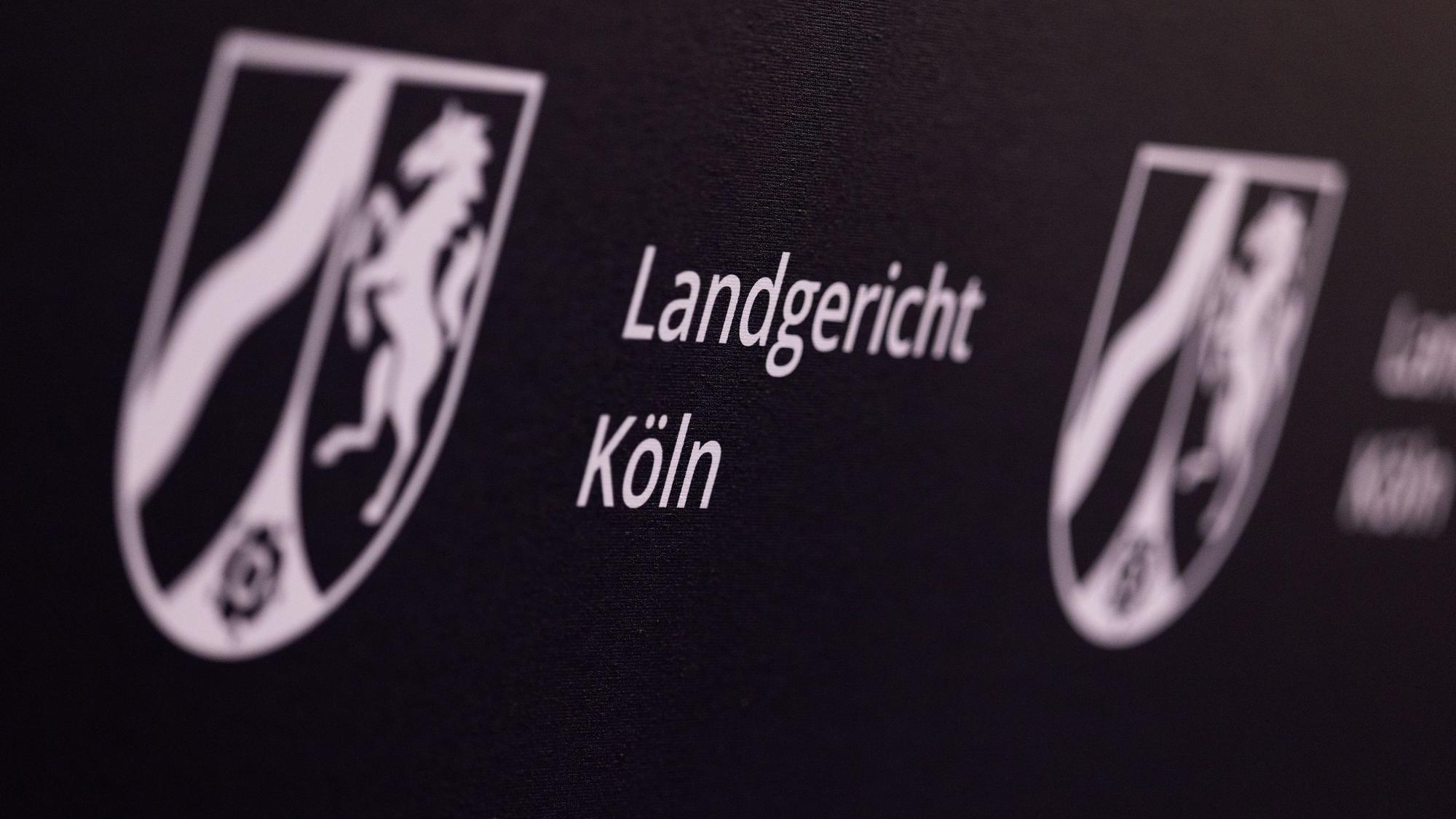 Blick auf das Logo des Kölner Landgerichts