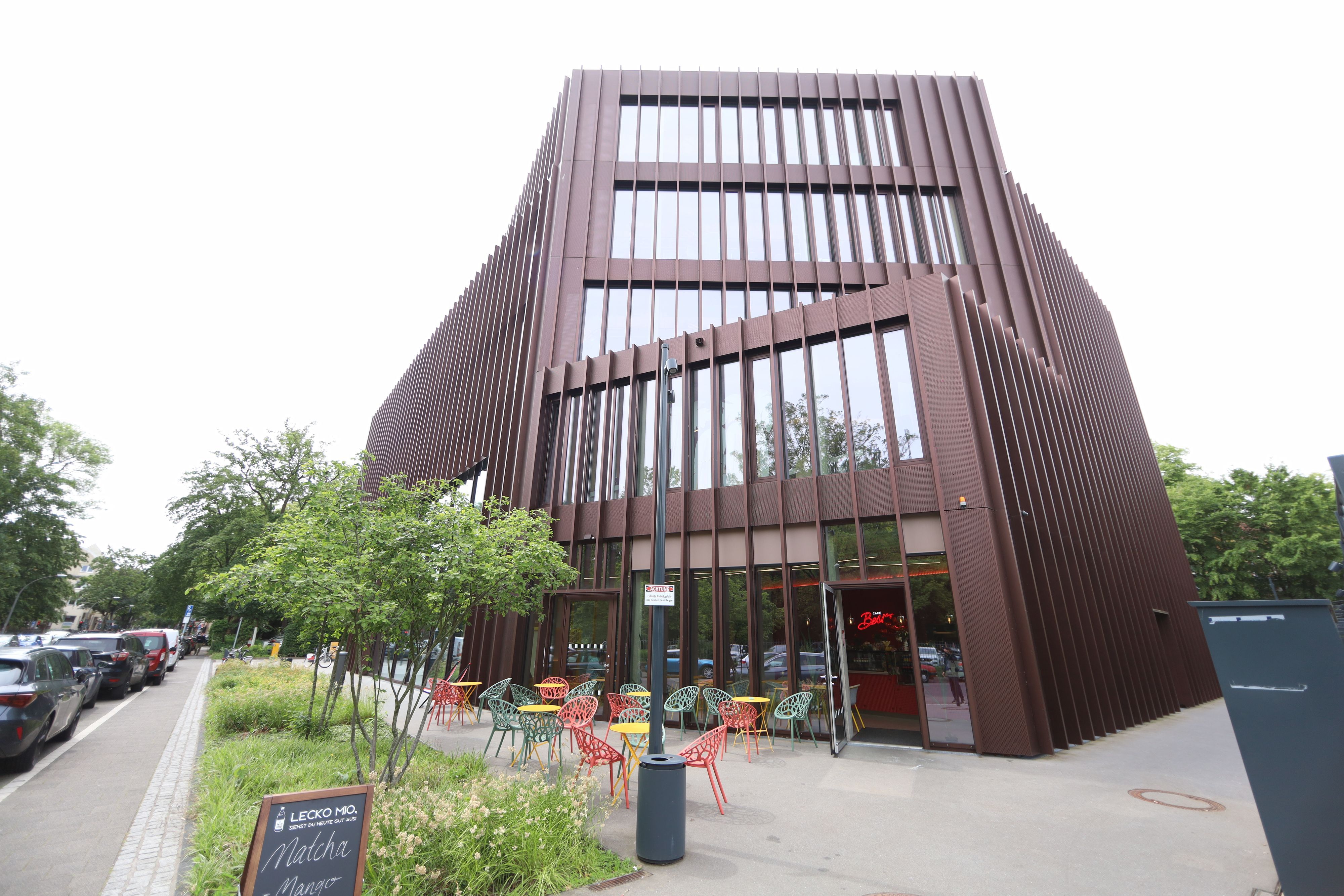 08.06.2026, Köln: Neues Café Besito im Innodom Cologne Mit dem Café will sich das Gebäude, wo sich die Gründerszene trifft, mehr nach Lindenthal öffnen. Foto: Arton Krasniqi