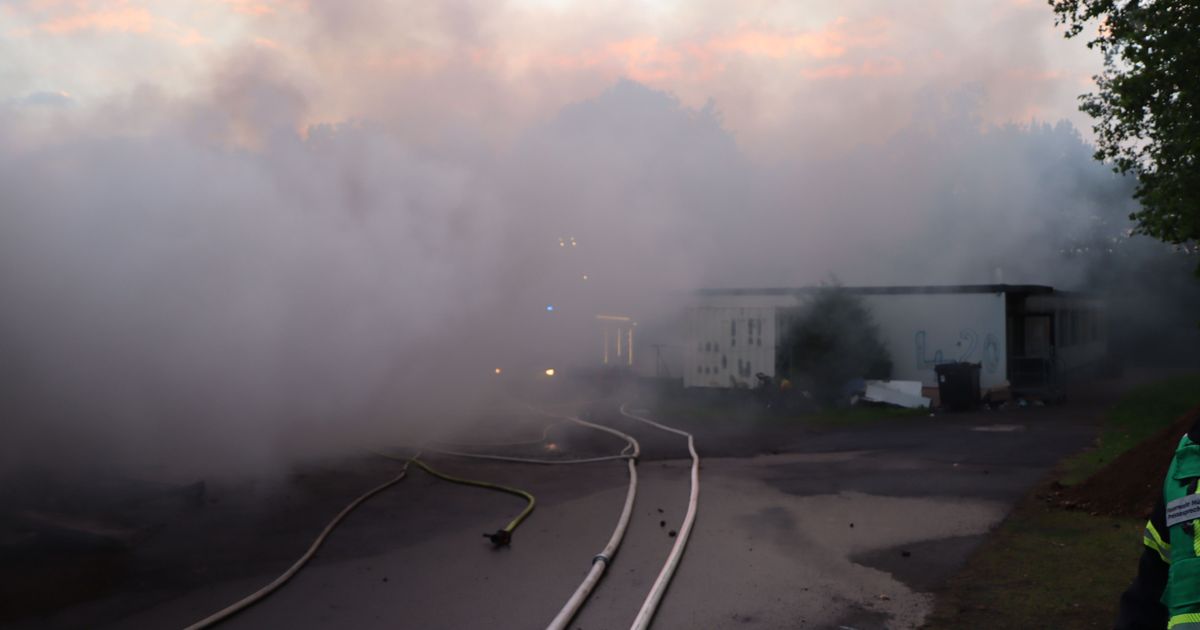 Vier Verletzte: Feuer vernichtet Obdachlosenunterkunft in Hürth