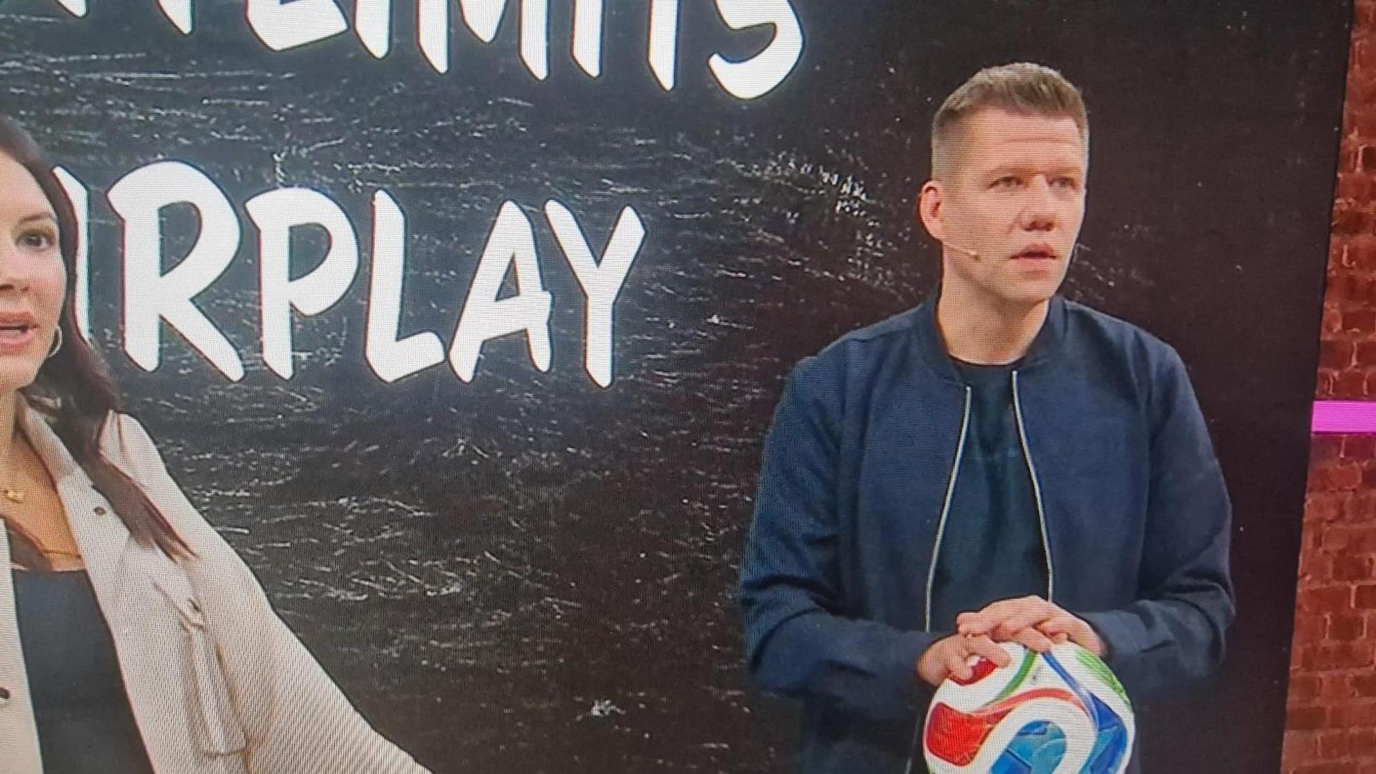 Patrick Ittrich neben Moderatorin Laura Hofmann im „Breakfast Club“ von MagentaTV zur WM 2026.
