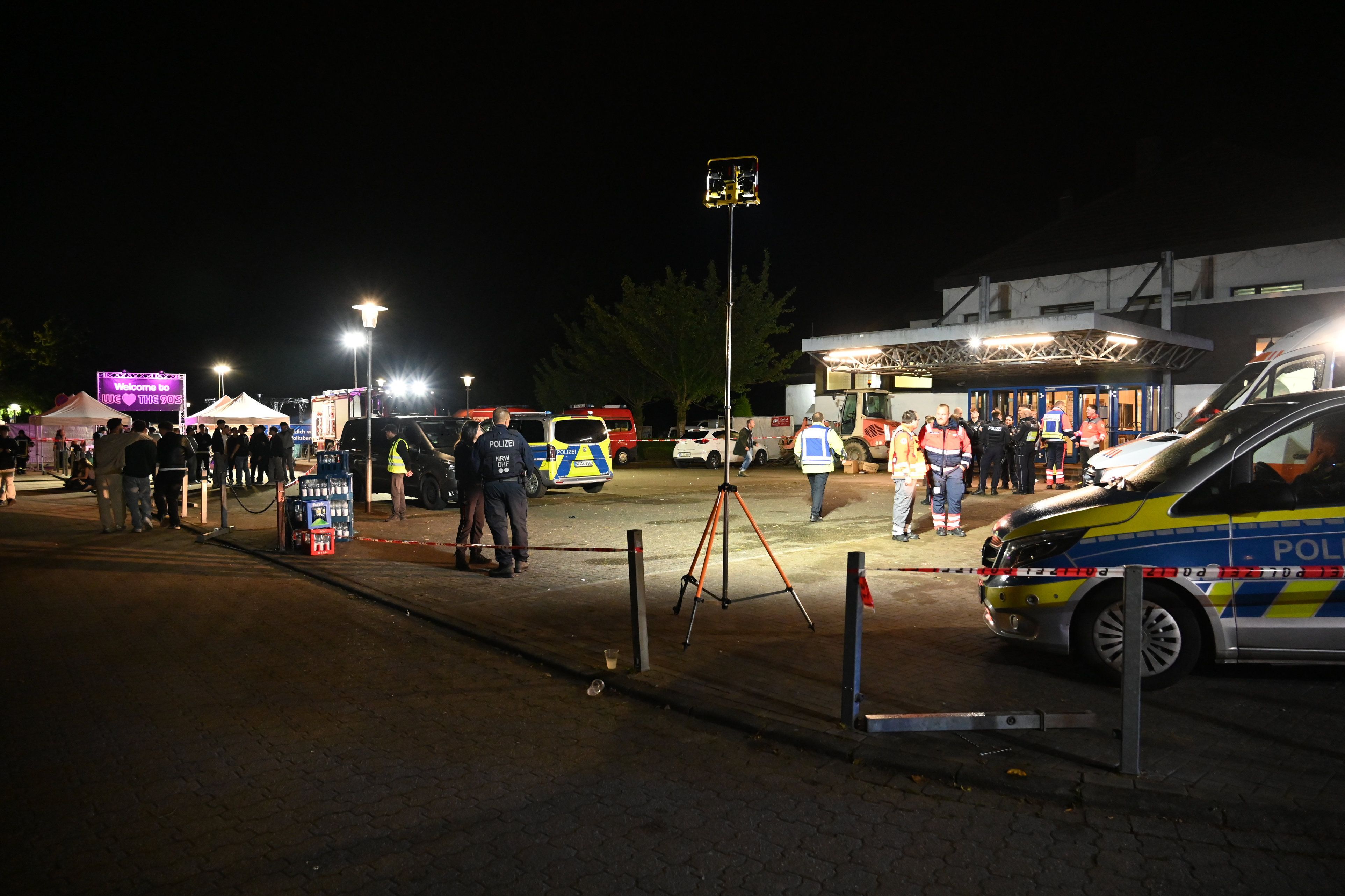 Feuerwehr und Polizei waren mit einem Großaufgebot vor Ort.