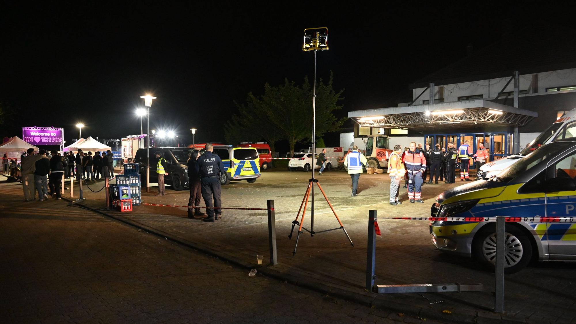 Feuerwehr und Polizei waren mit einem Großaufgebot vor Ort.