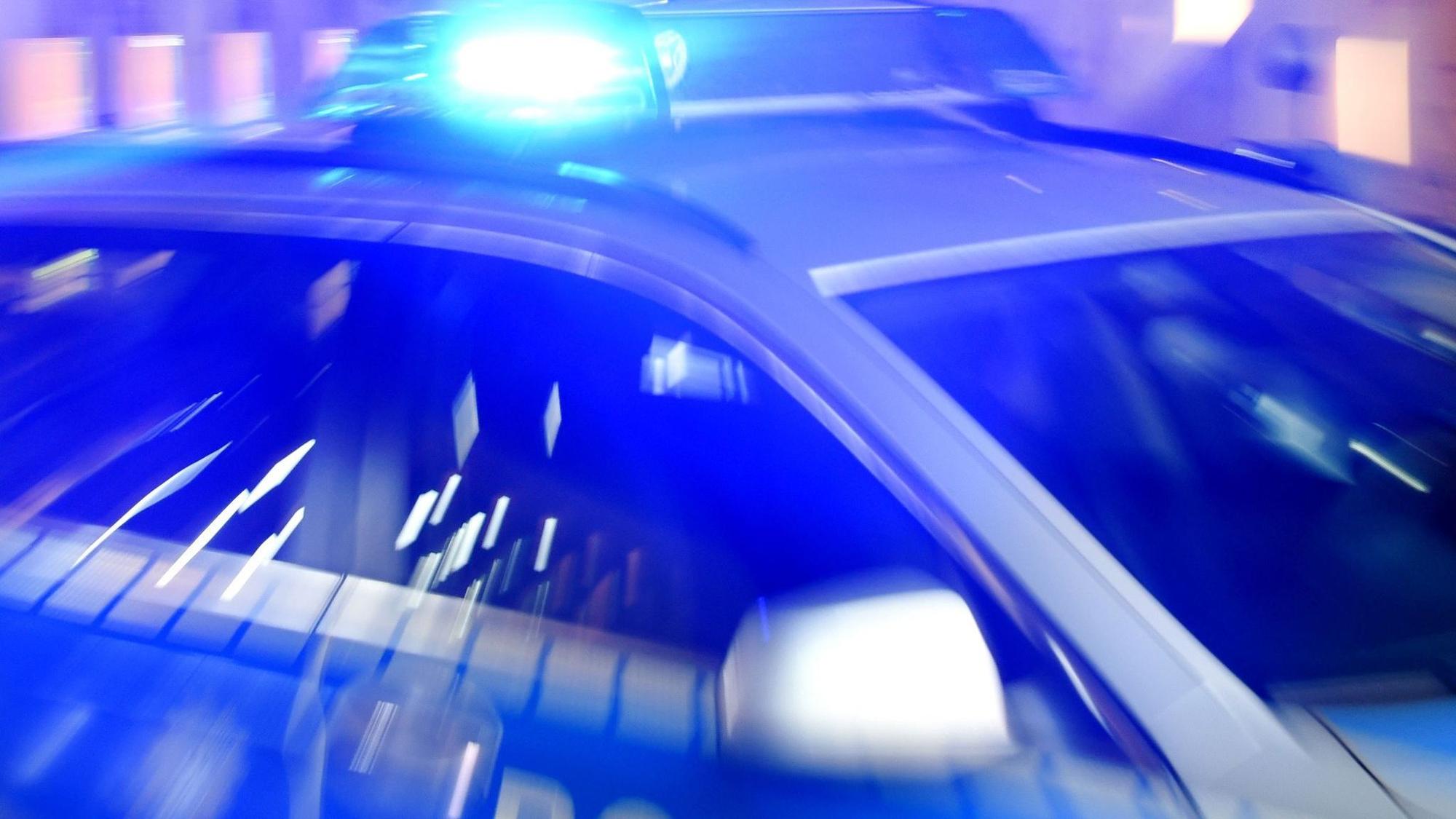 Polizei nimmt Mann mit scharfer Schusswaffe fest