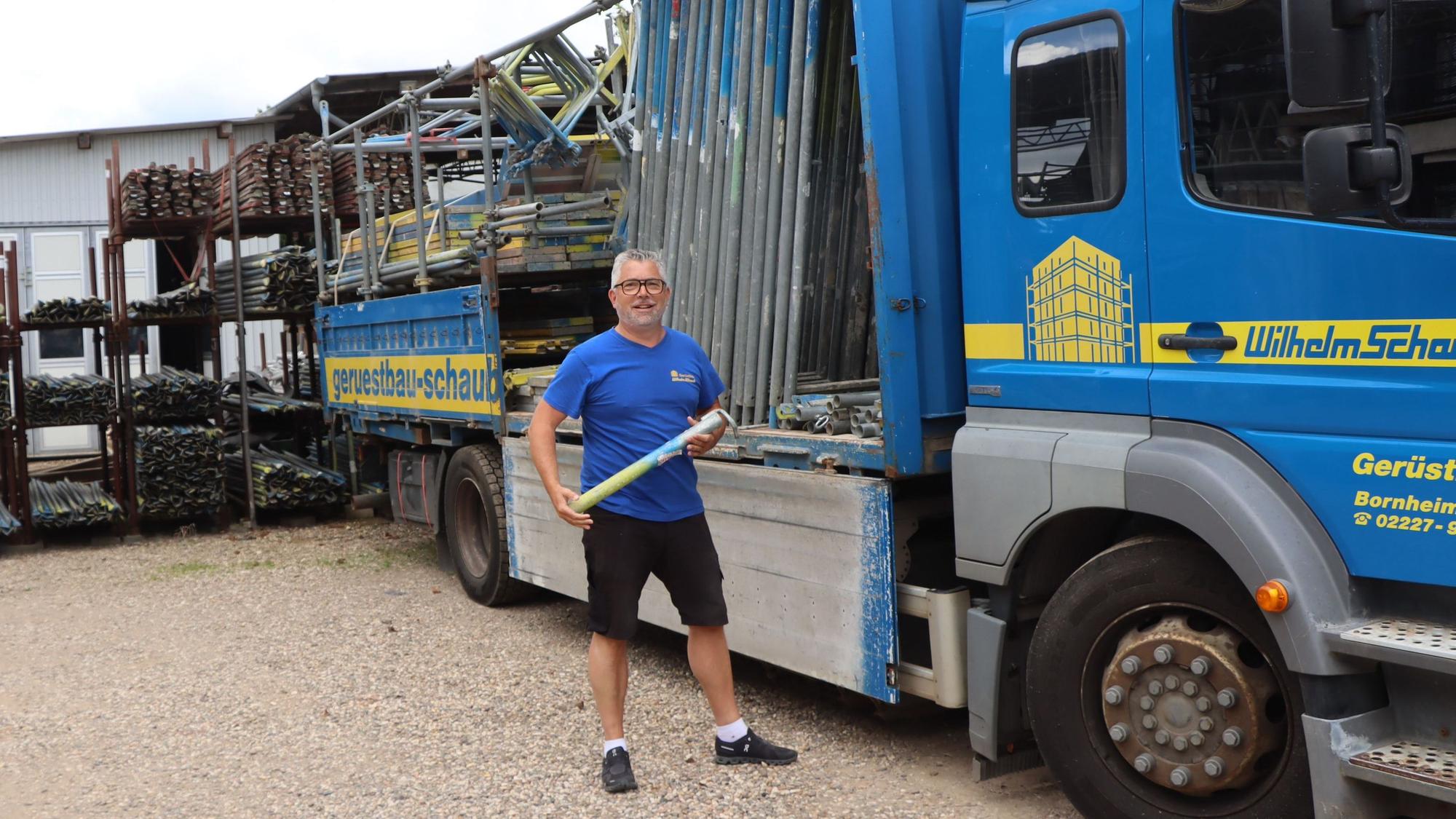 Für den Transport der Gerüste braucht Gerüstbauer Wilhelm Schaub große Lkw - mitunter auch ganz große.Und die müssen nun weite Umwege fahren.