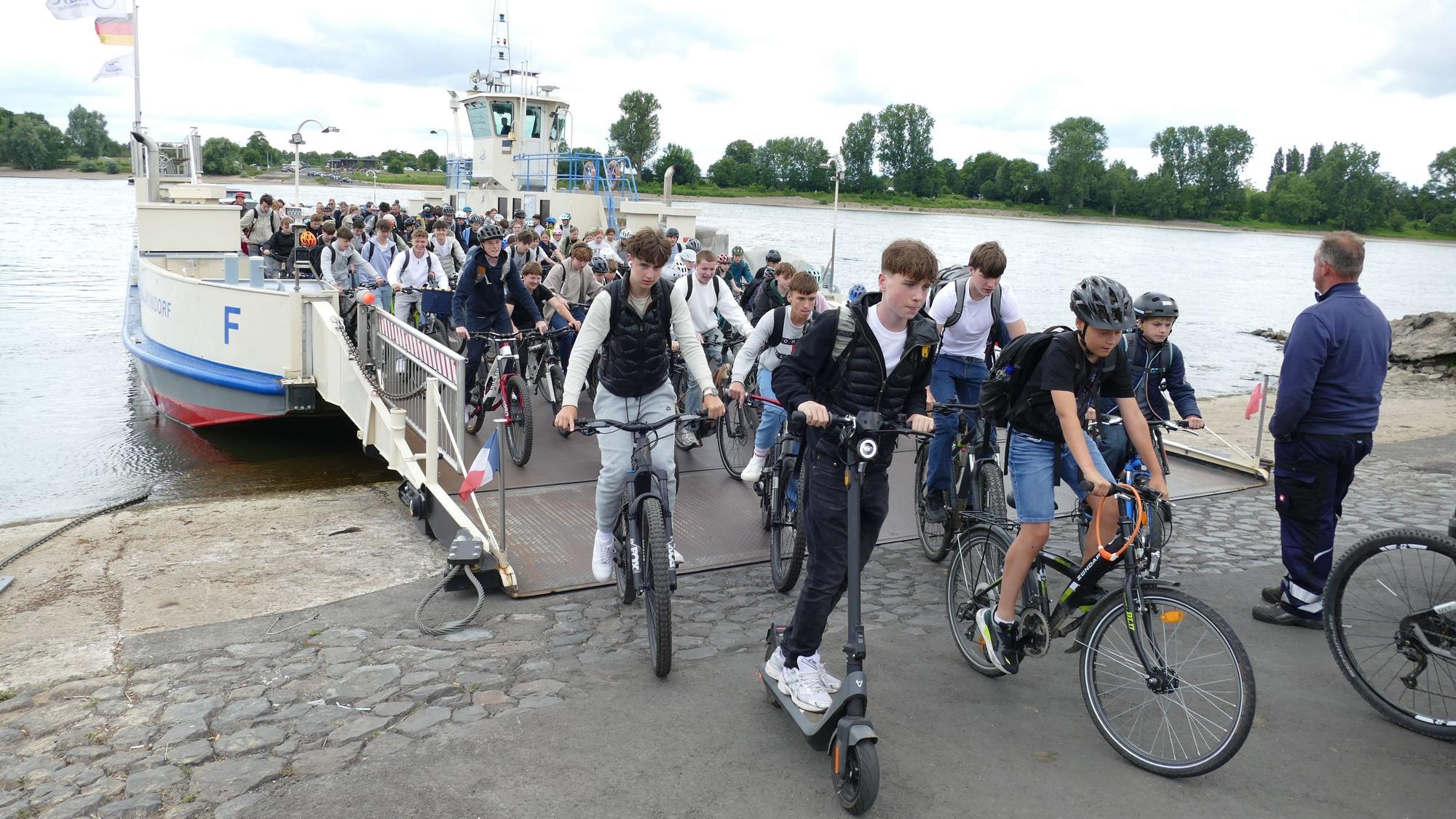 Der Transport der Schülerinnen und Schüler ist für die Fährenbesatzung immer eine stressige Situation.