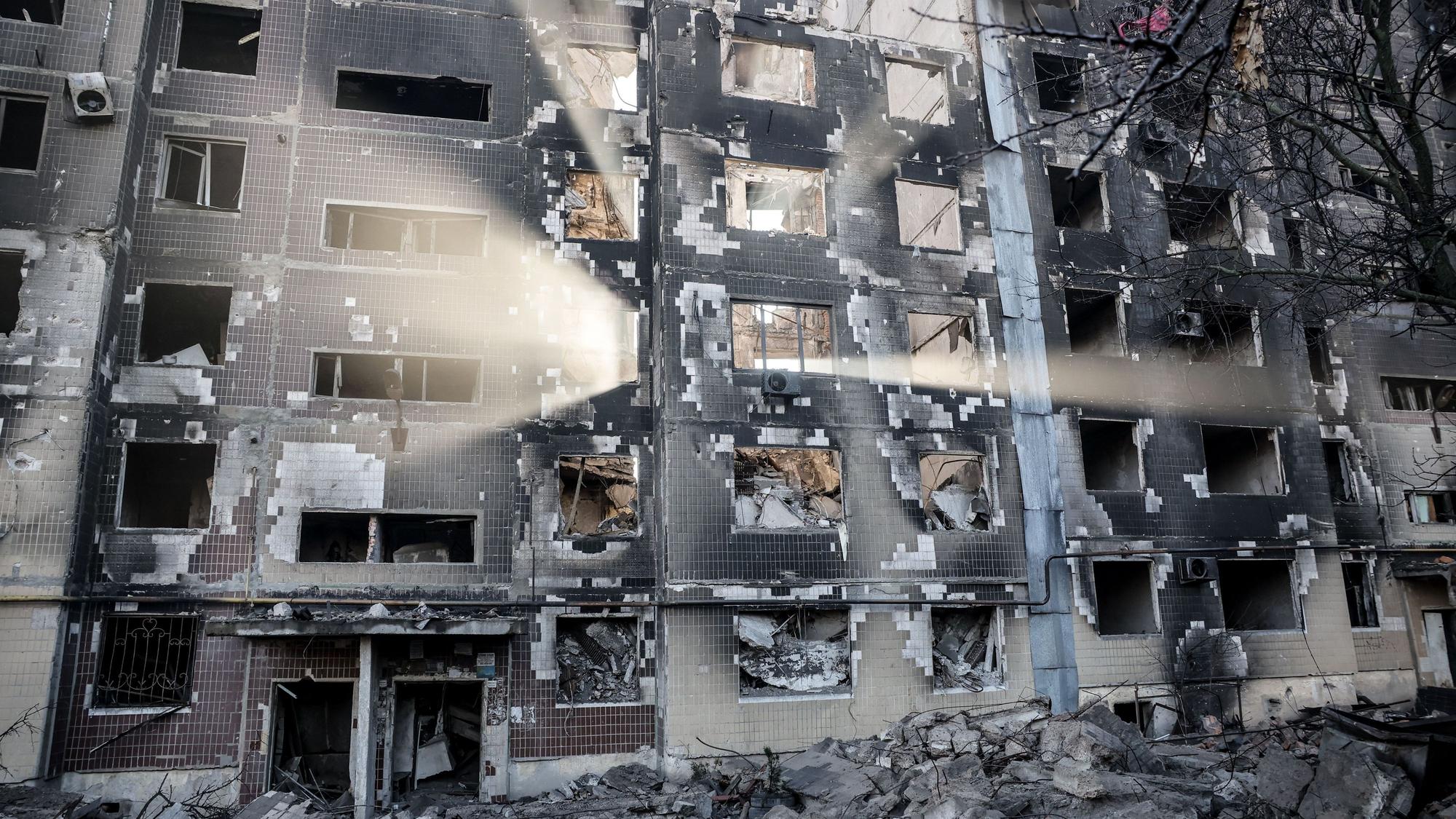 Das Bild zeigt ein zerstörtes Wohnhaus in der Frontstadt Kostjantyniwka, dem Schauplatz schwerer Kämpfe mit russischen Truppen in der Region Donezk. (Archivbild)