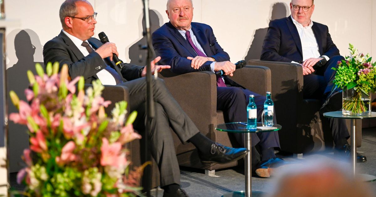 Festakt-im-G-rzenich-CDU-Parteichefin-Serap-G-ler-w-rdigt-Adenauer-und-warnt-vor-der-AfD