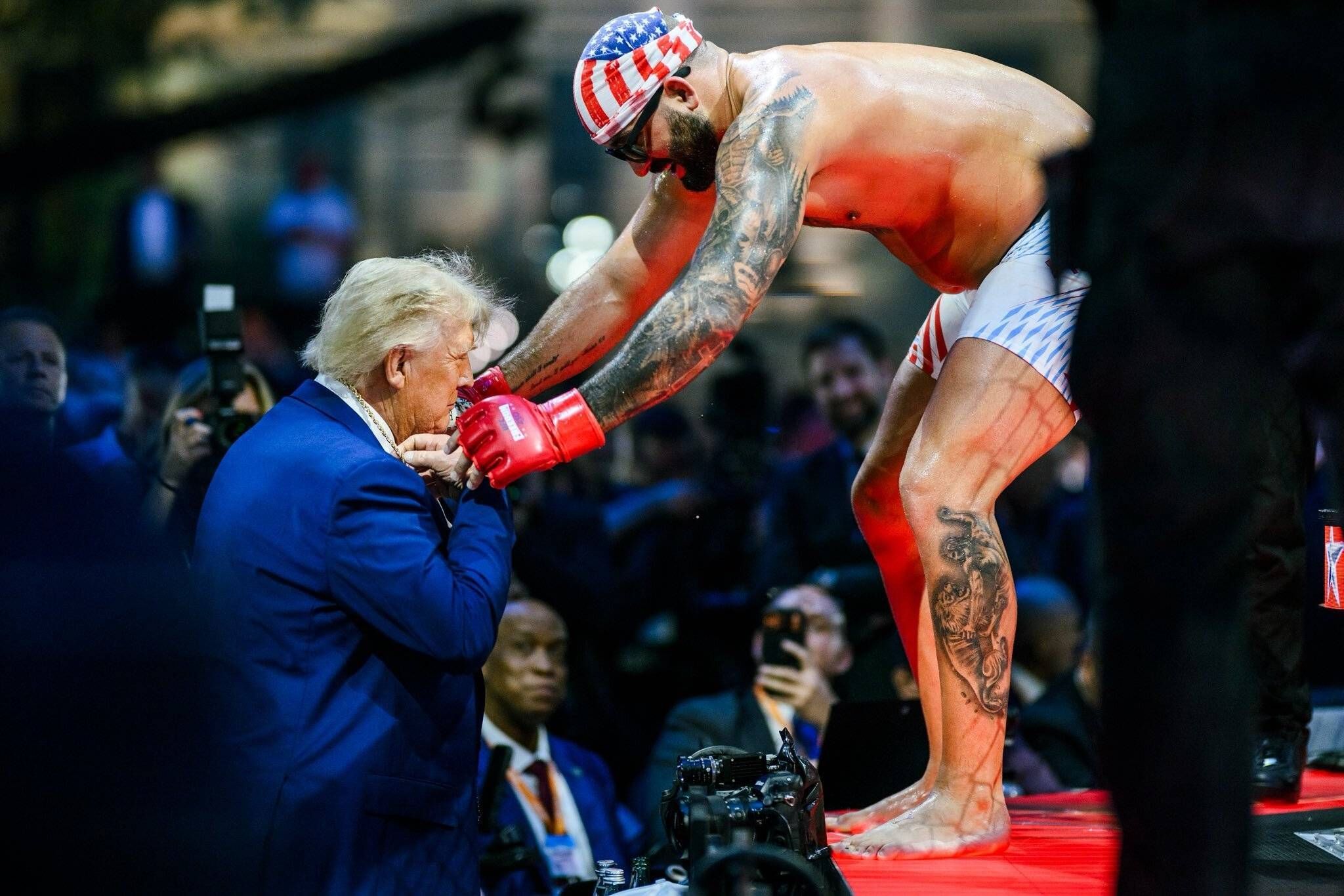 Josh Hokit nach seinem Kampf im Gespräch mit US-Präsident Donald Trump.