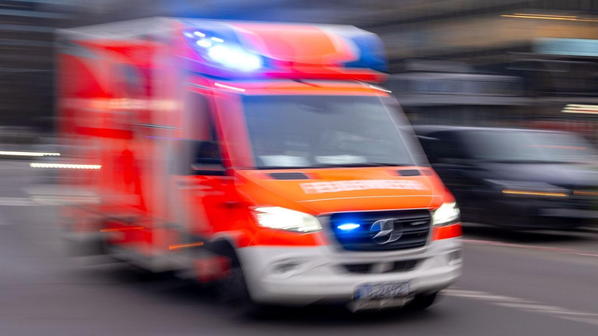 Ein Krankenwagen im Einsatz (Symbolfoto).