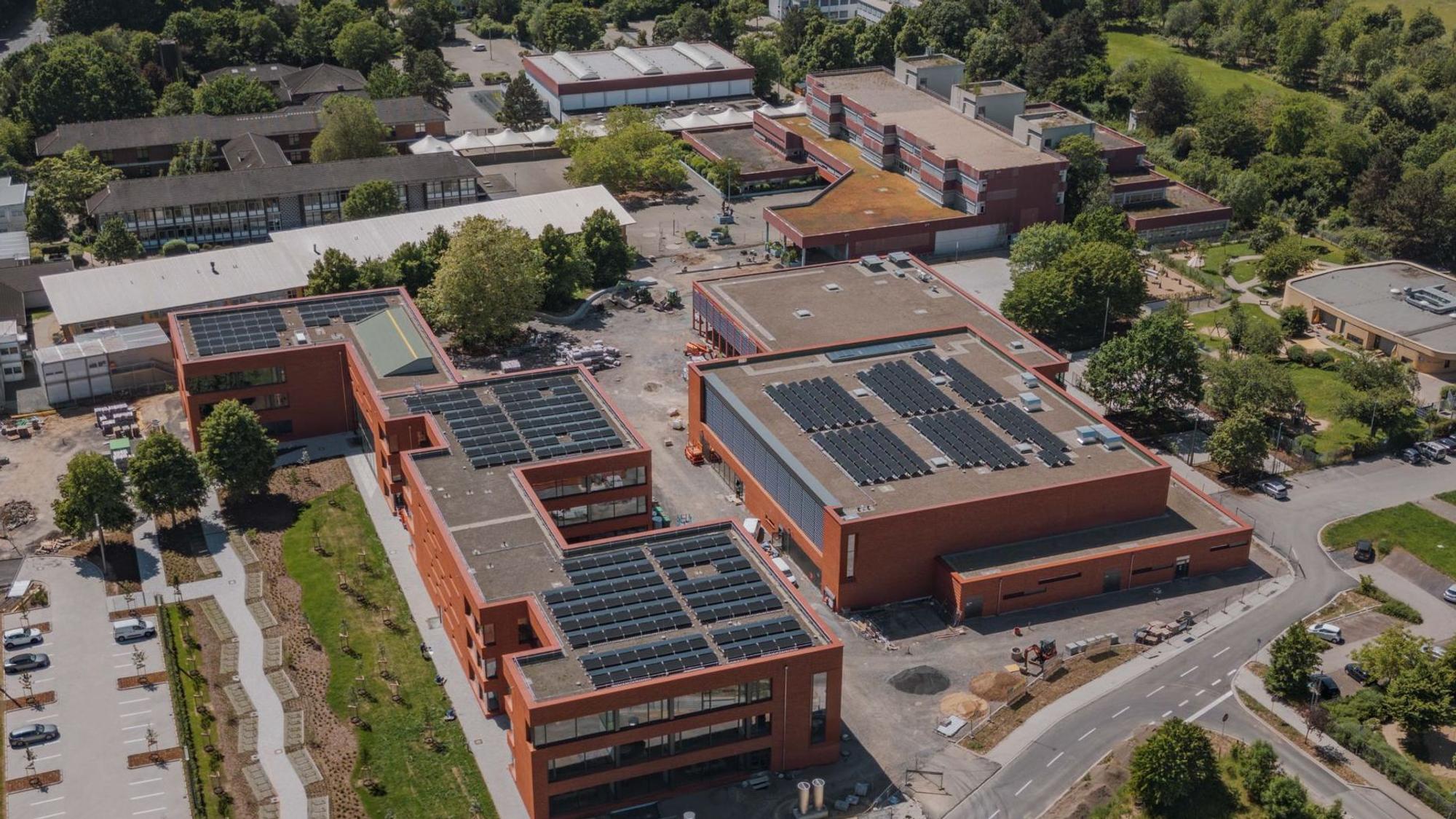 Das Niederkasseler Schulzentrum Nord wird zurzeit erweitert. Ob wegen der Probleme mit der Bonner Nordbrücke dort künftig mehr Schülerinnen und Schüler unterrichtet werden müssen, ist derzeit noch unklar.